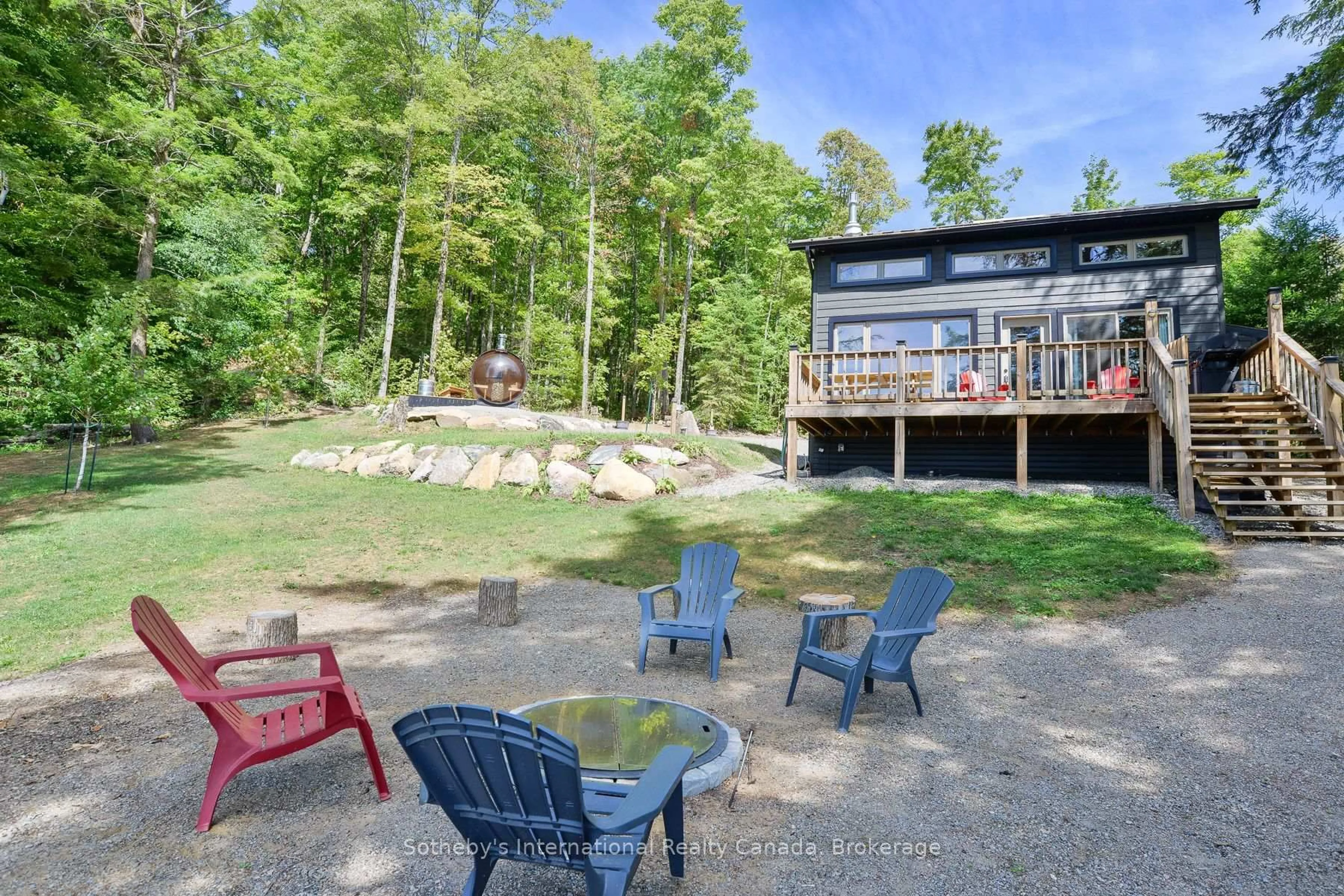 Patio, water/lake/river/ocean view for 1211 Pluto Tr, Dysart et al Ontario K0M 1S0