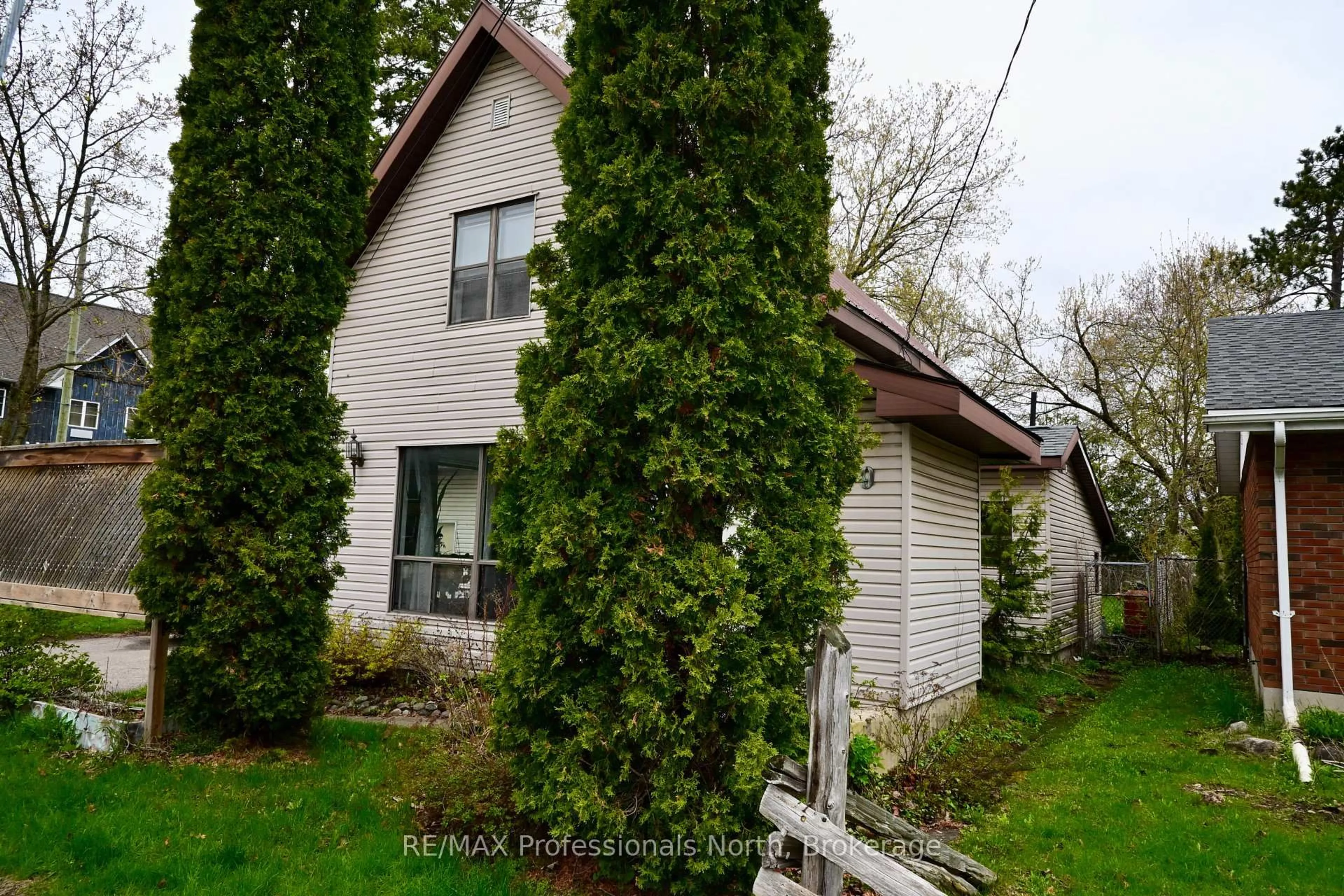 Unknown for 209 Dill St St, Bracebridge Ontario P1L 1E6