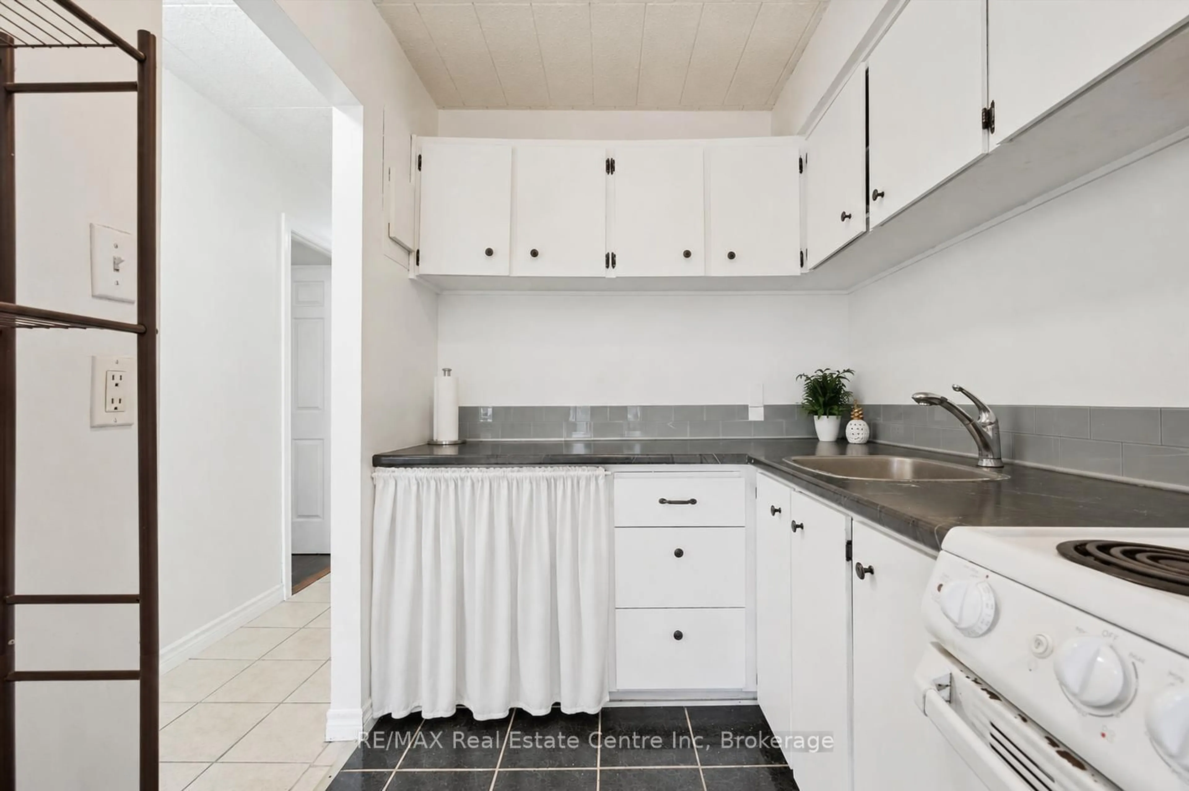 Standard kitchen, ceramic/tile floor for 91 Conroy Cres #307, Guelph Ontario N1G 2V5