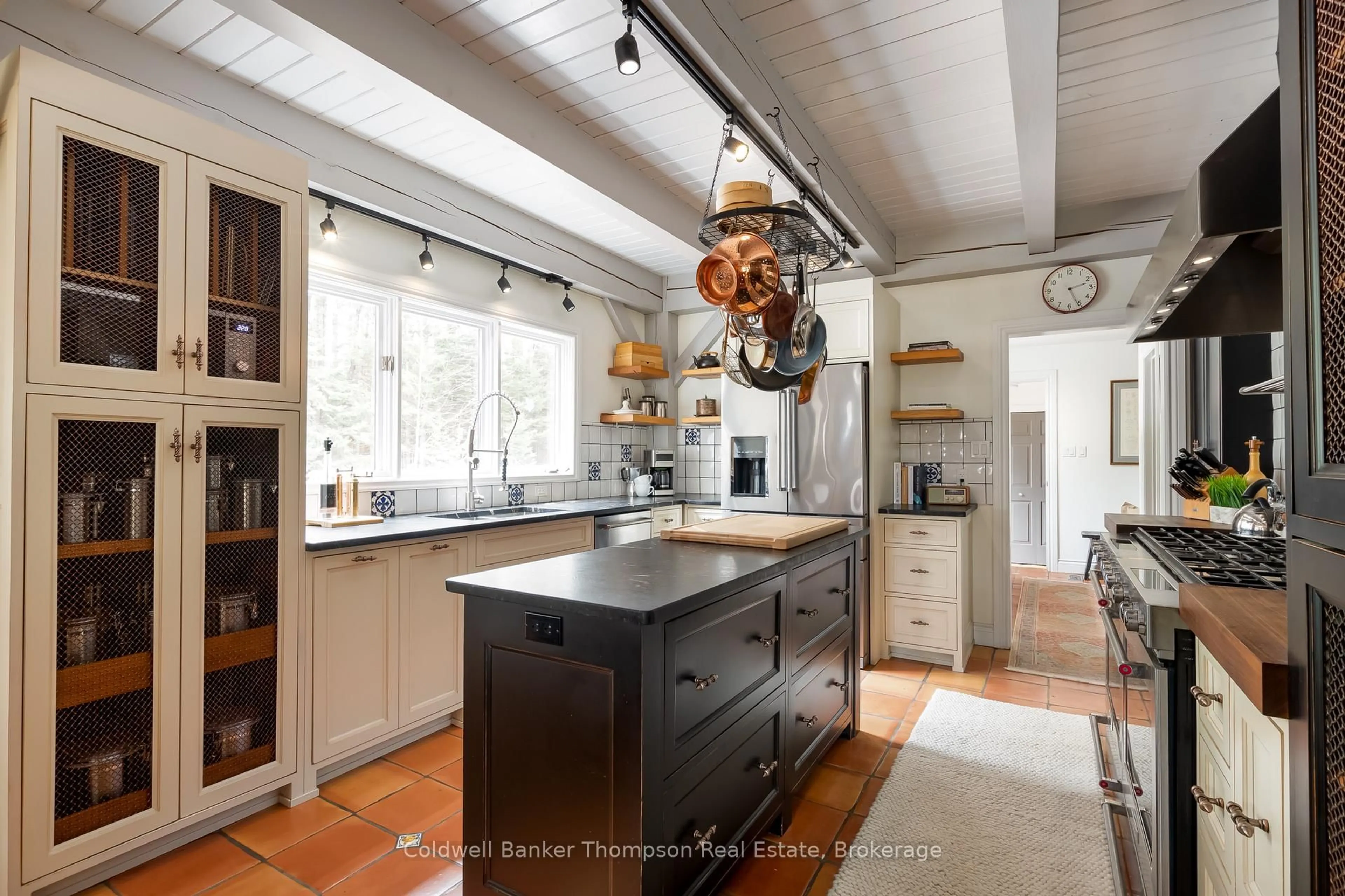 Rustic kitchen, ceramic/tile floor for 1095 Williamsport Rd, Huntsville Ontario P1H 2J4