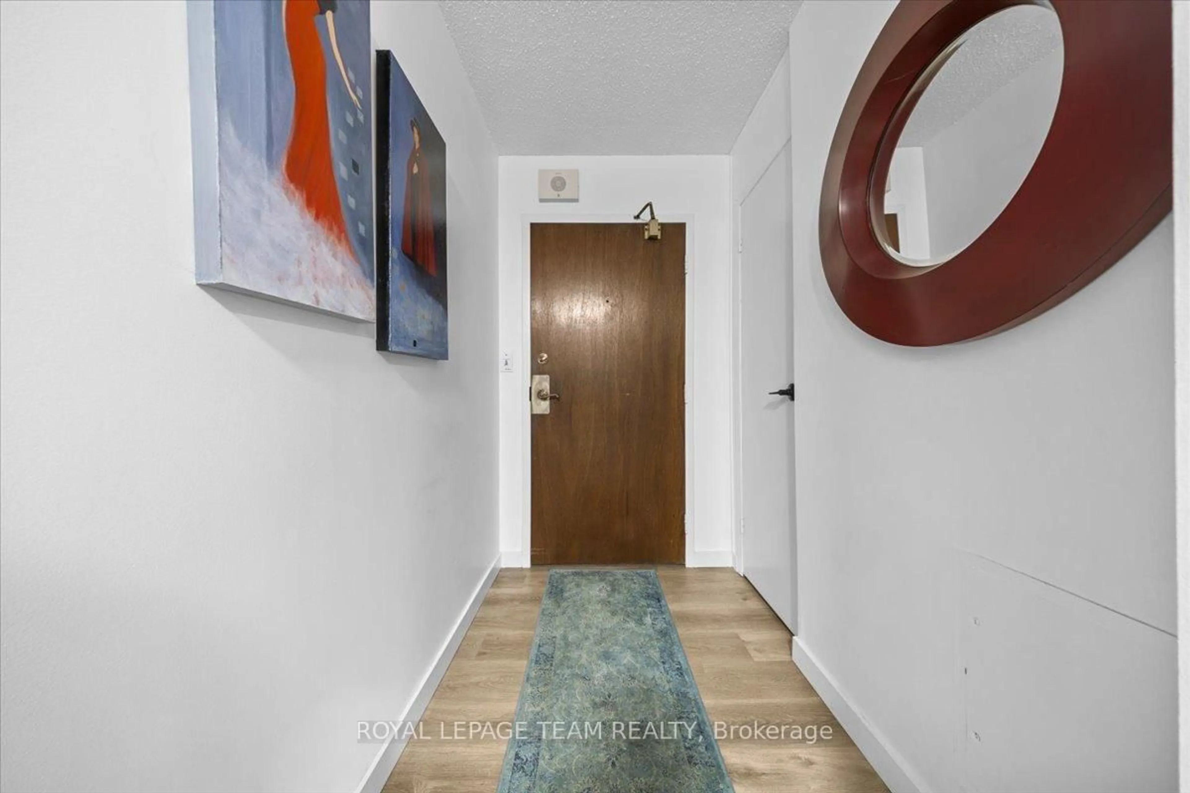 Indoor entryway for 1025 Richmond Rd #204, Ottawa Ontario K2B 8G8