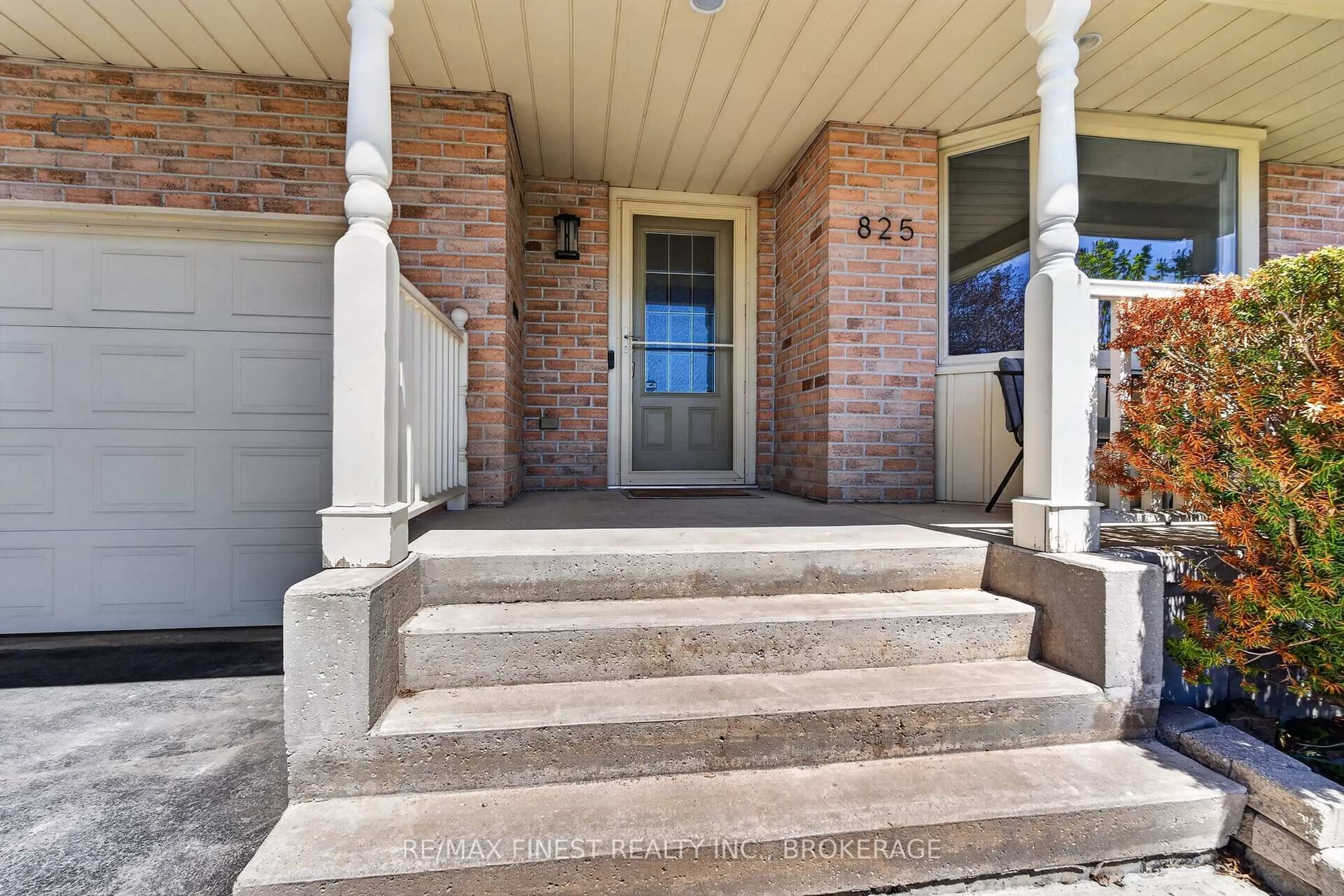 Unknown for 825 SOMERSET Cres, Kingston Ontario K7P 1G3