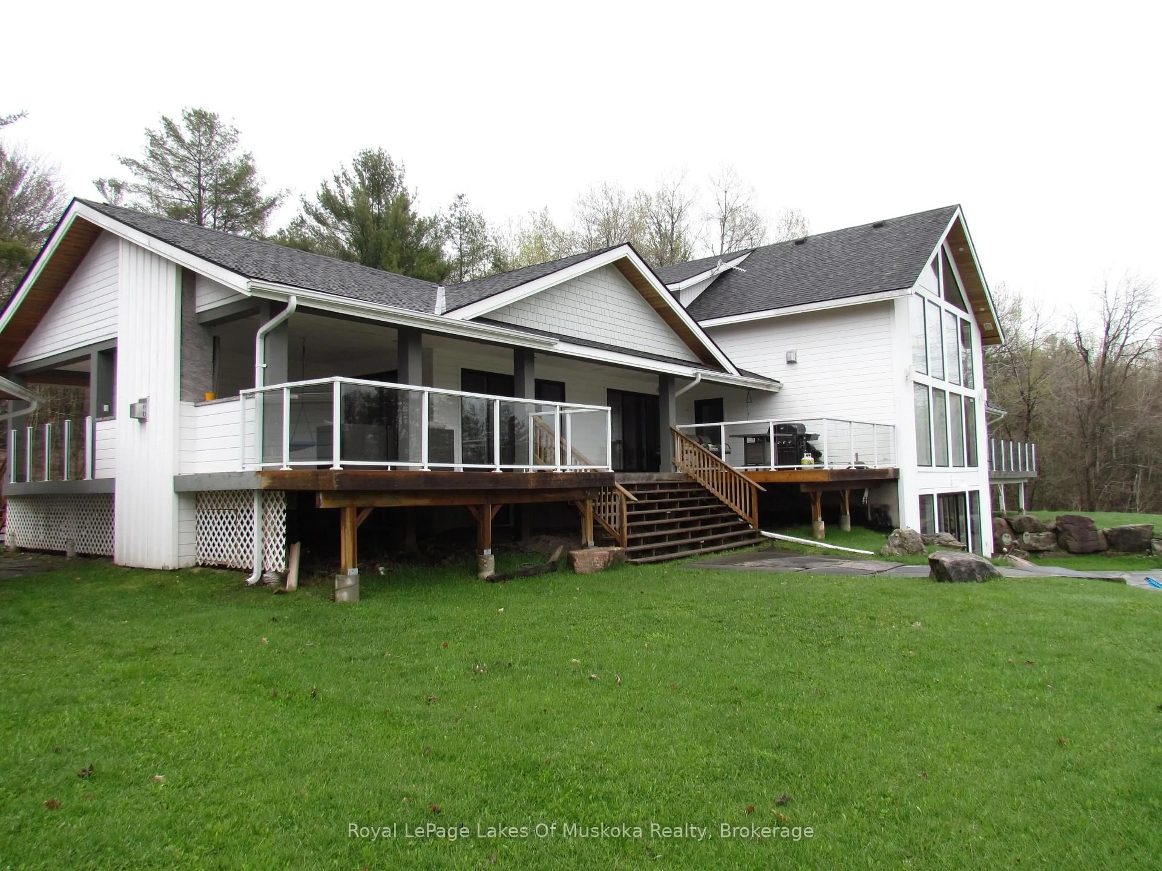 Home with vinyl exterior material, unknown for 1-1331 South Monck Dr, Muskoka Lakes Ontario P1L 1W8