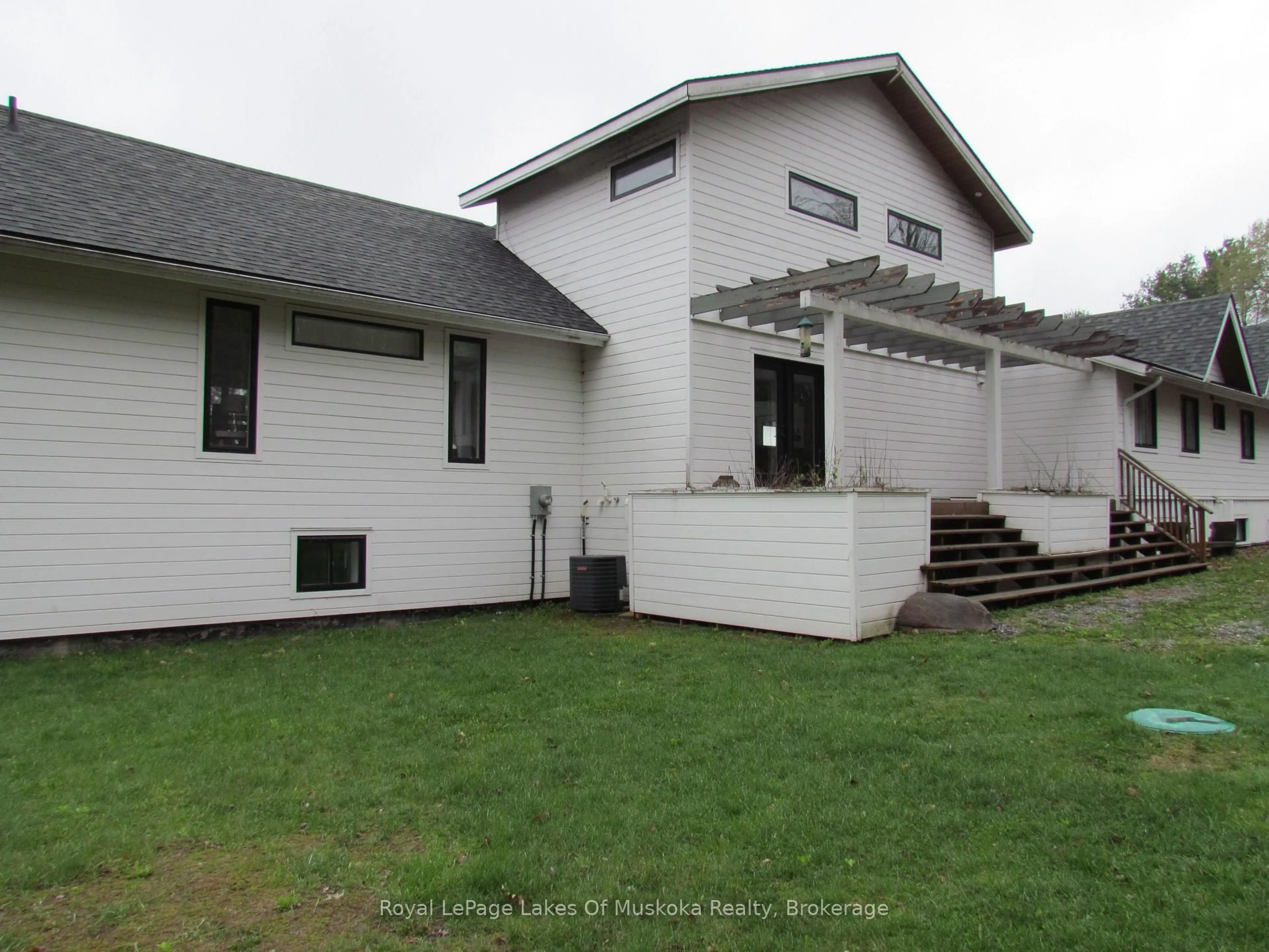 Home with vinyl exterior material, building for 1-1331 South Monck Dr, Muskoka Lakes Ontario P1L 1W8