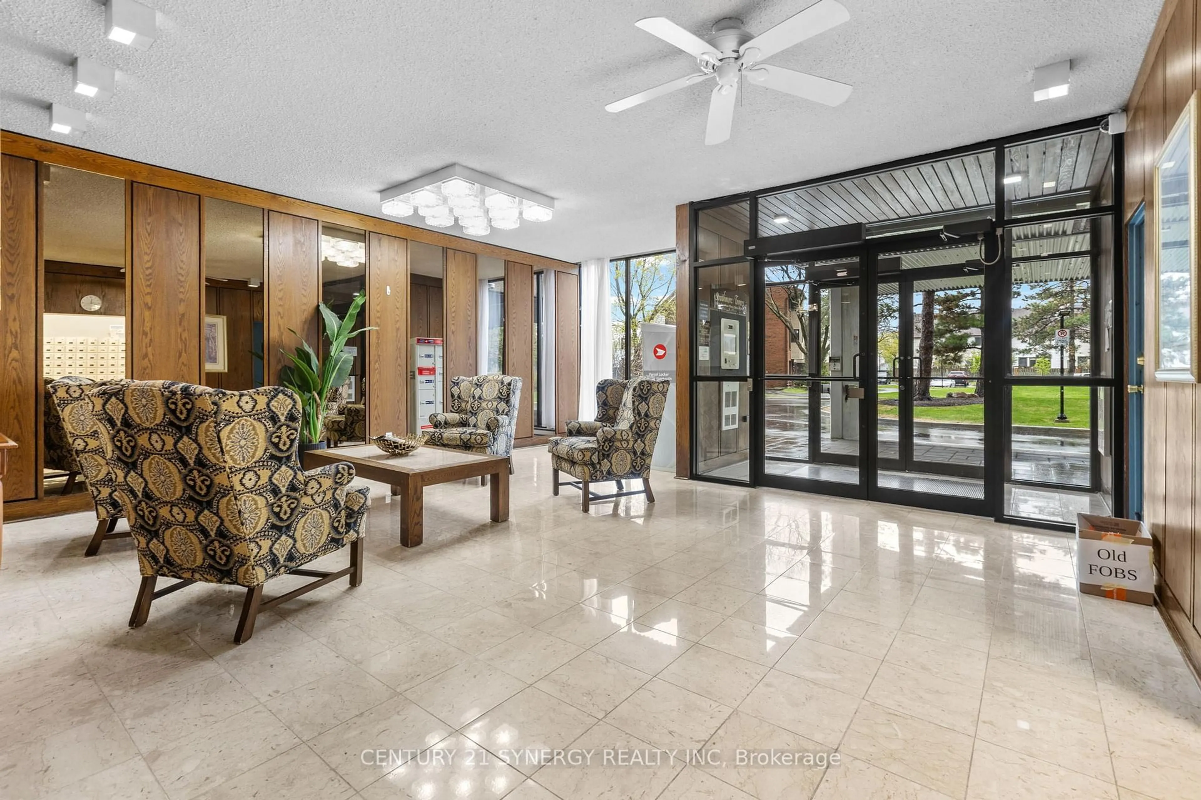 Indoor foyer for 3360 Southgate Rd #1104, Ottawa Ontario K1V 9A6