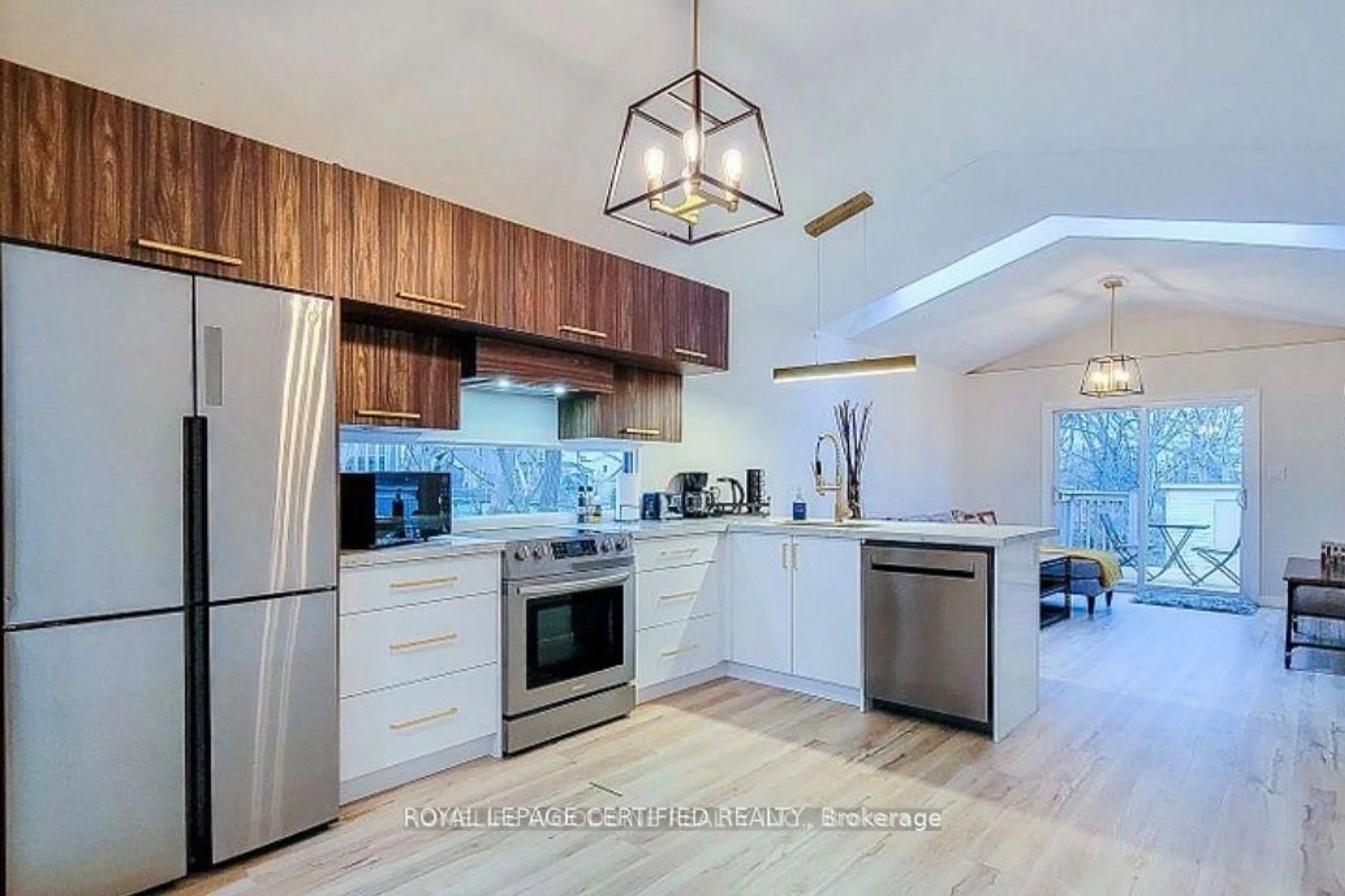 Open concept kitchen, unknown for 5759 Robinson St, Niagara Falls Ontario L2G 2B3