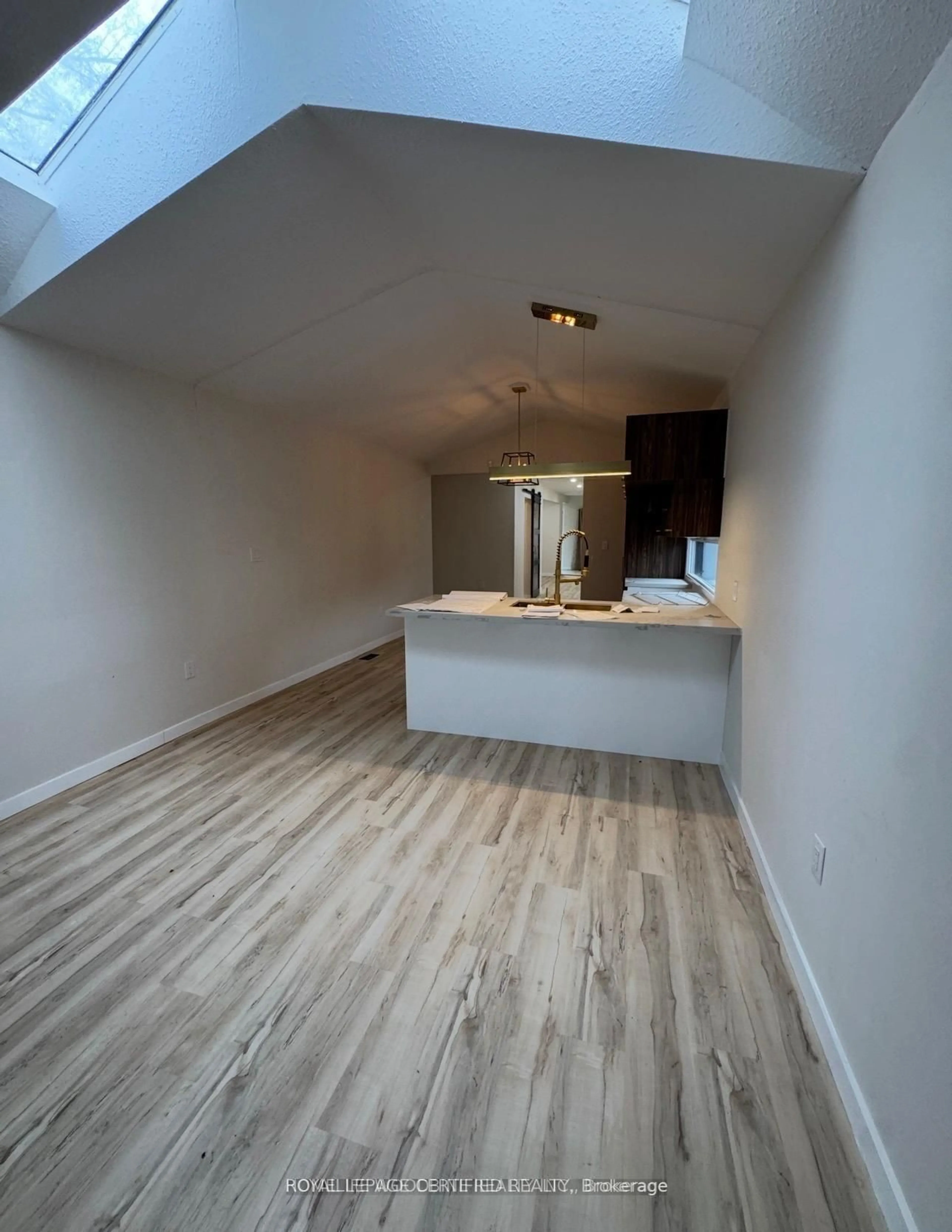 A pic of a room for 5759 Robinson St, Niagara Falls Ontario L2G 2B3
