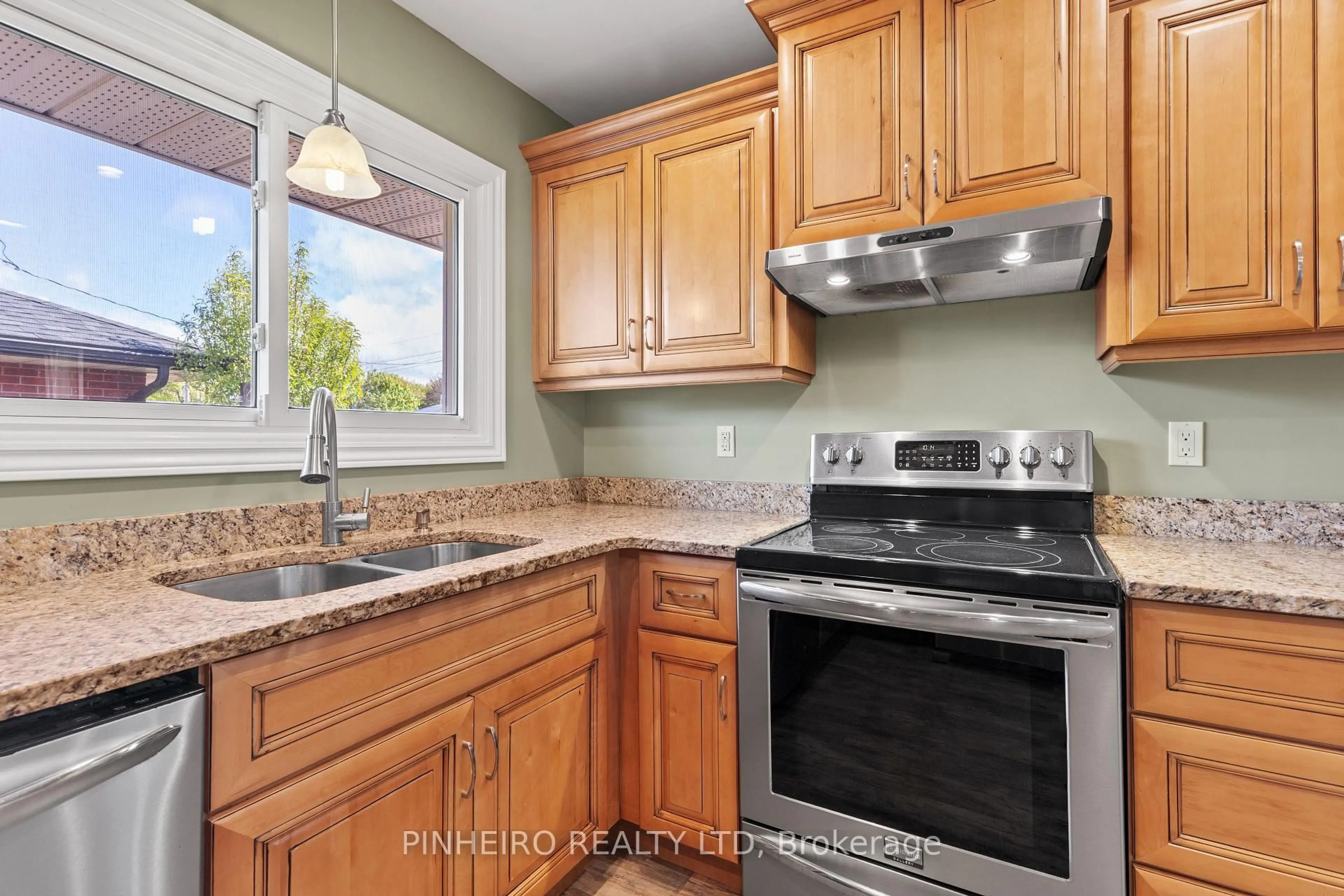 Standard kitchen, ceramic/tile floor for 120 Susan Ave, London East Ontario N5V 2G4