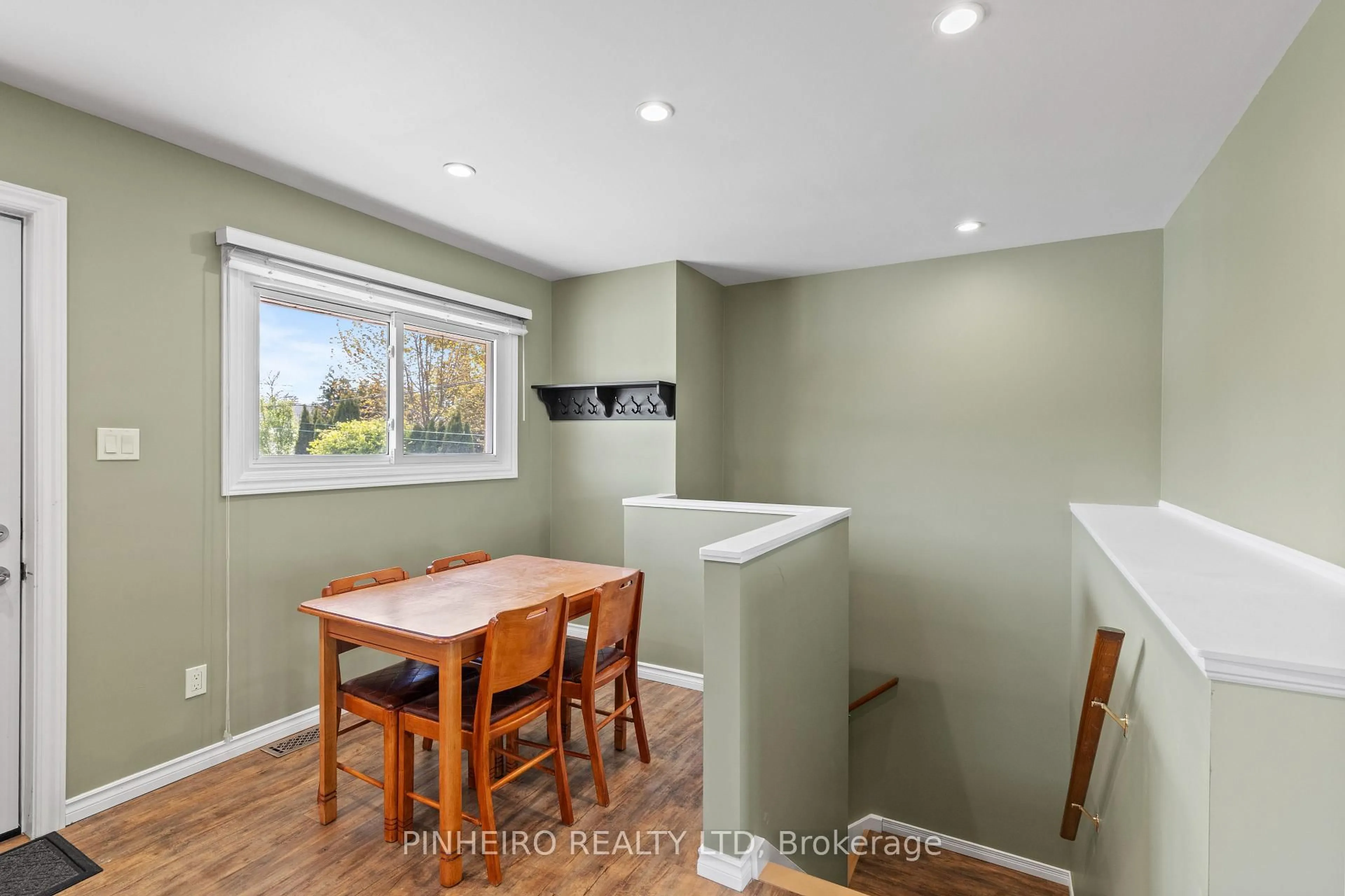 Unknown for 120 Susan Ave, London East Ontario N5V 2G4