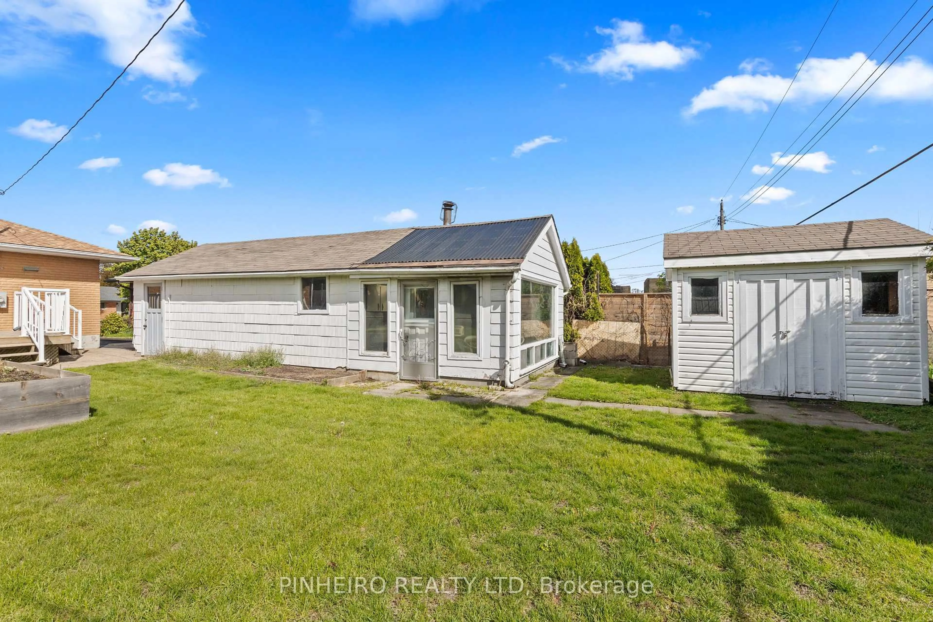 A pic from outside/outdoor area/front of a property/back of a property/a pic from drone, street for 120 Susan Ave, London East Ontario N5V 2G4