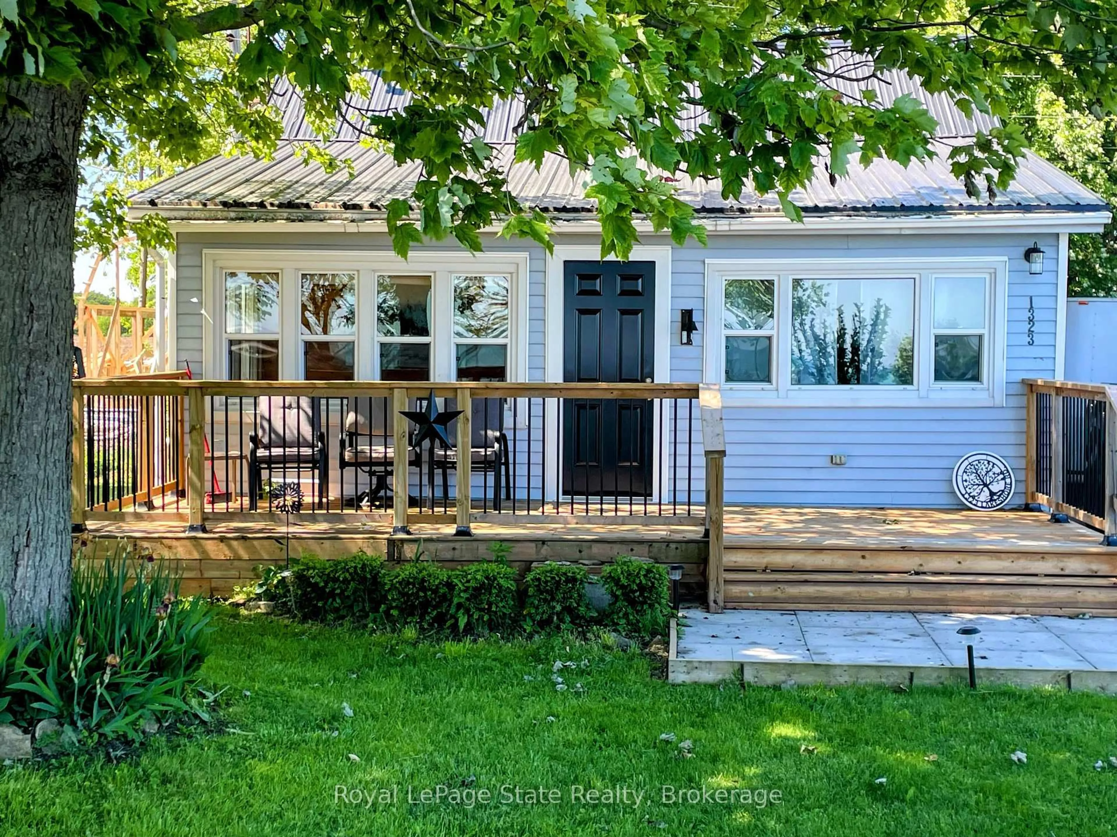 A pic from outside/outdoor area/front of a property/back of a property/a pic from drone, street for 1323 Lakeshore Rd, Haldimand Ontario N0A 1P0