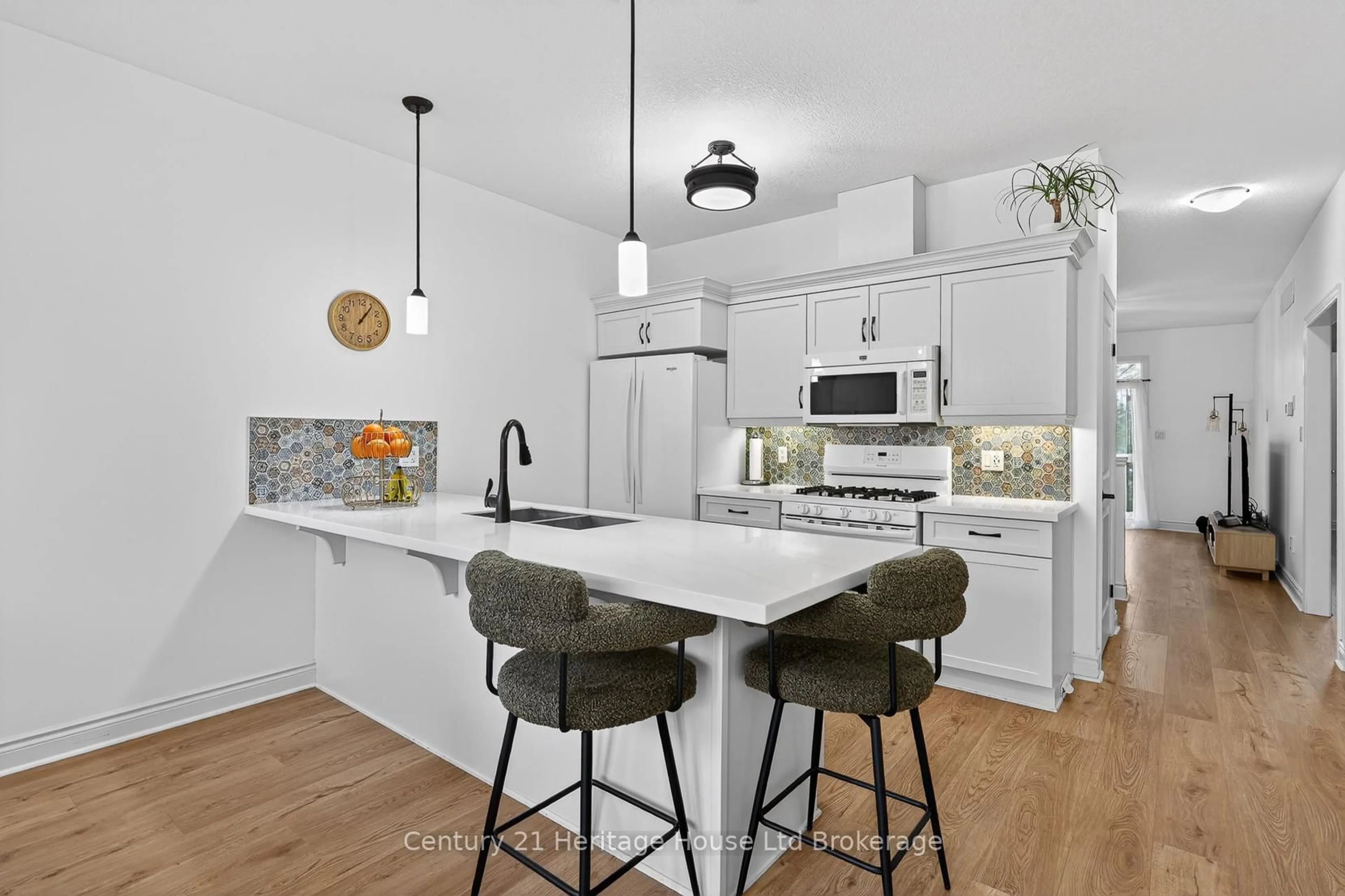 Open concept kitchen, ceramic/tile floor for 111 King St #9, Ingersoll Ontario N5C 1G8