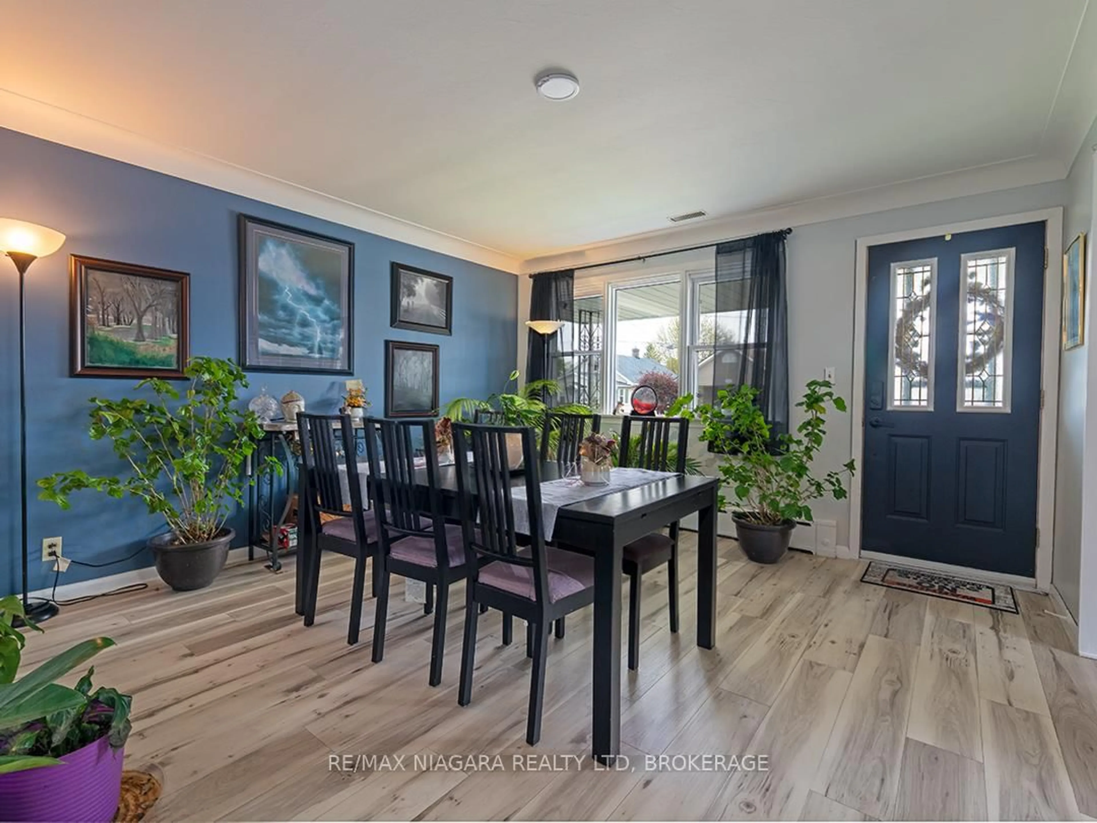 Dining room, wood/laminate floor for 64 Christmas St, Port Colborne Ontario L3K 1M5