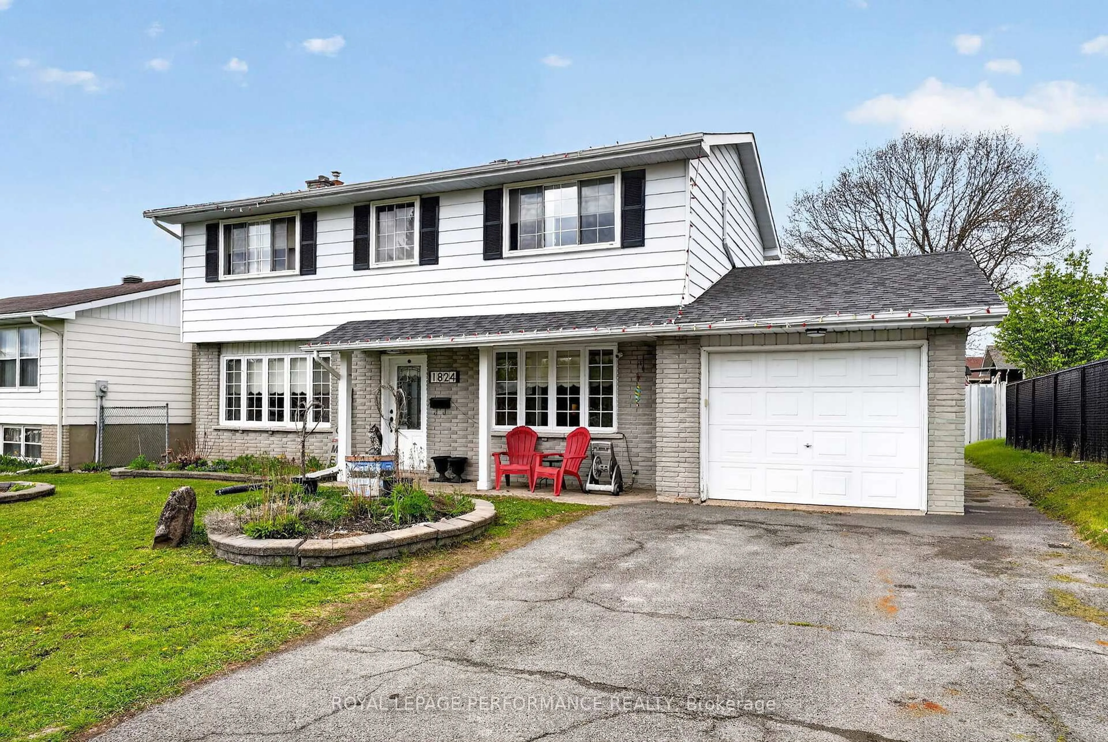 Home with vinyl exterior material, street for 1824 Elgin St, Cornwall Ontario K6J 5C1