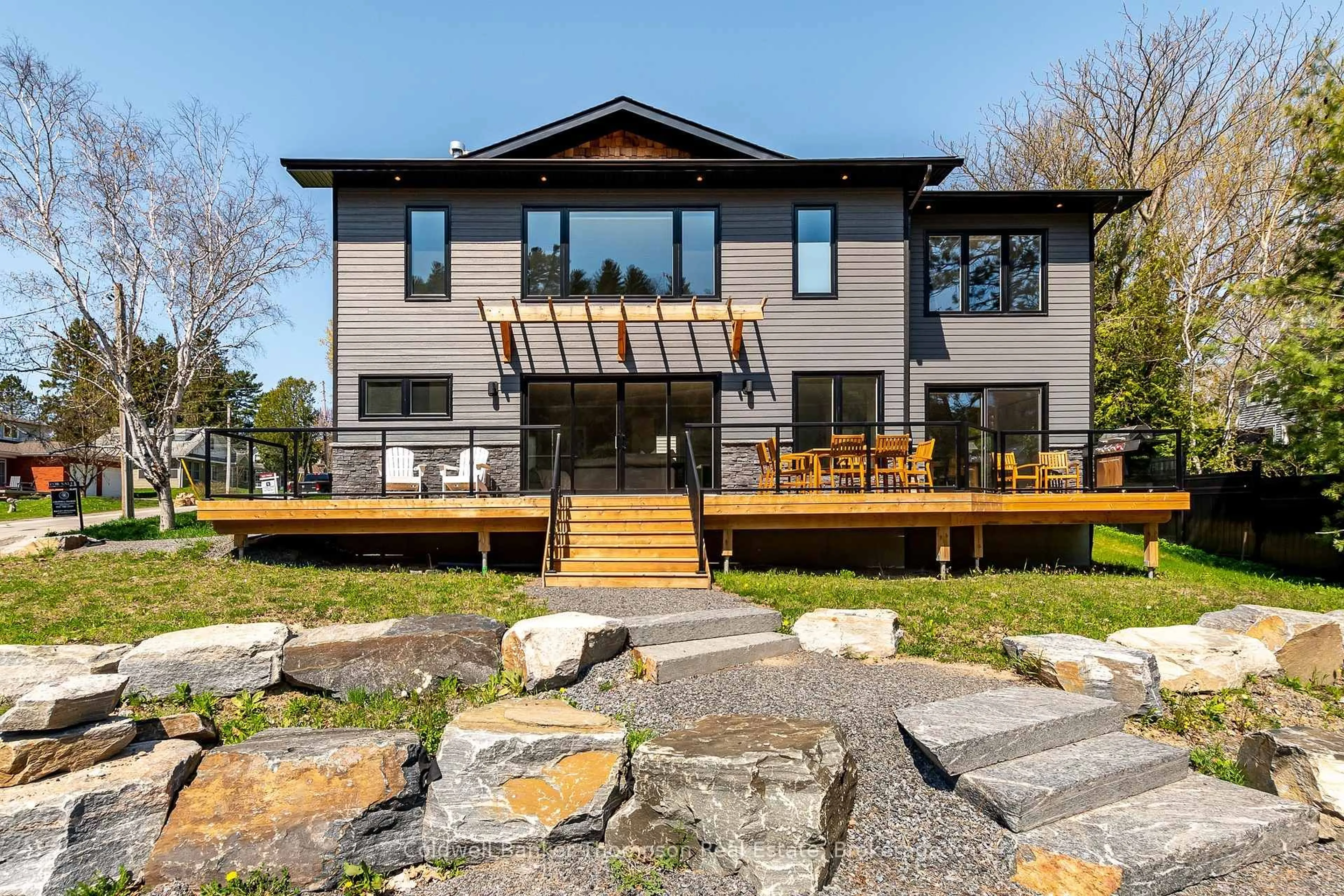 Unknown for 32 Church St, Huntsville Ontario P1H 1G8