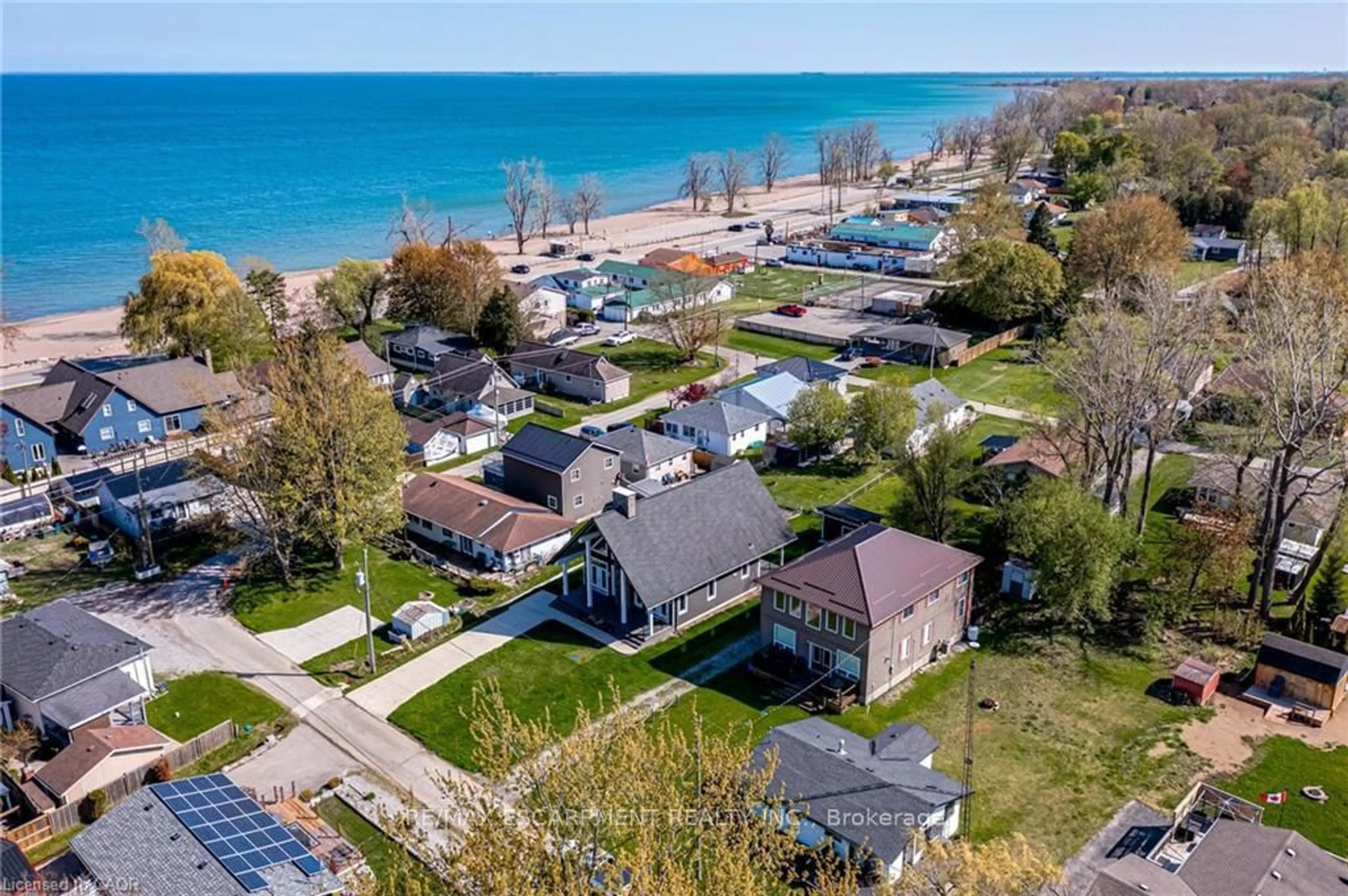 A pic from outside/outdoor area/front of a property/back of a property/a pic from drone, water/lake/river/ocean view for 18 Walter St, Norfolk Ontario N0E 1T0