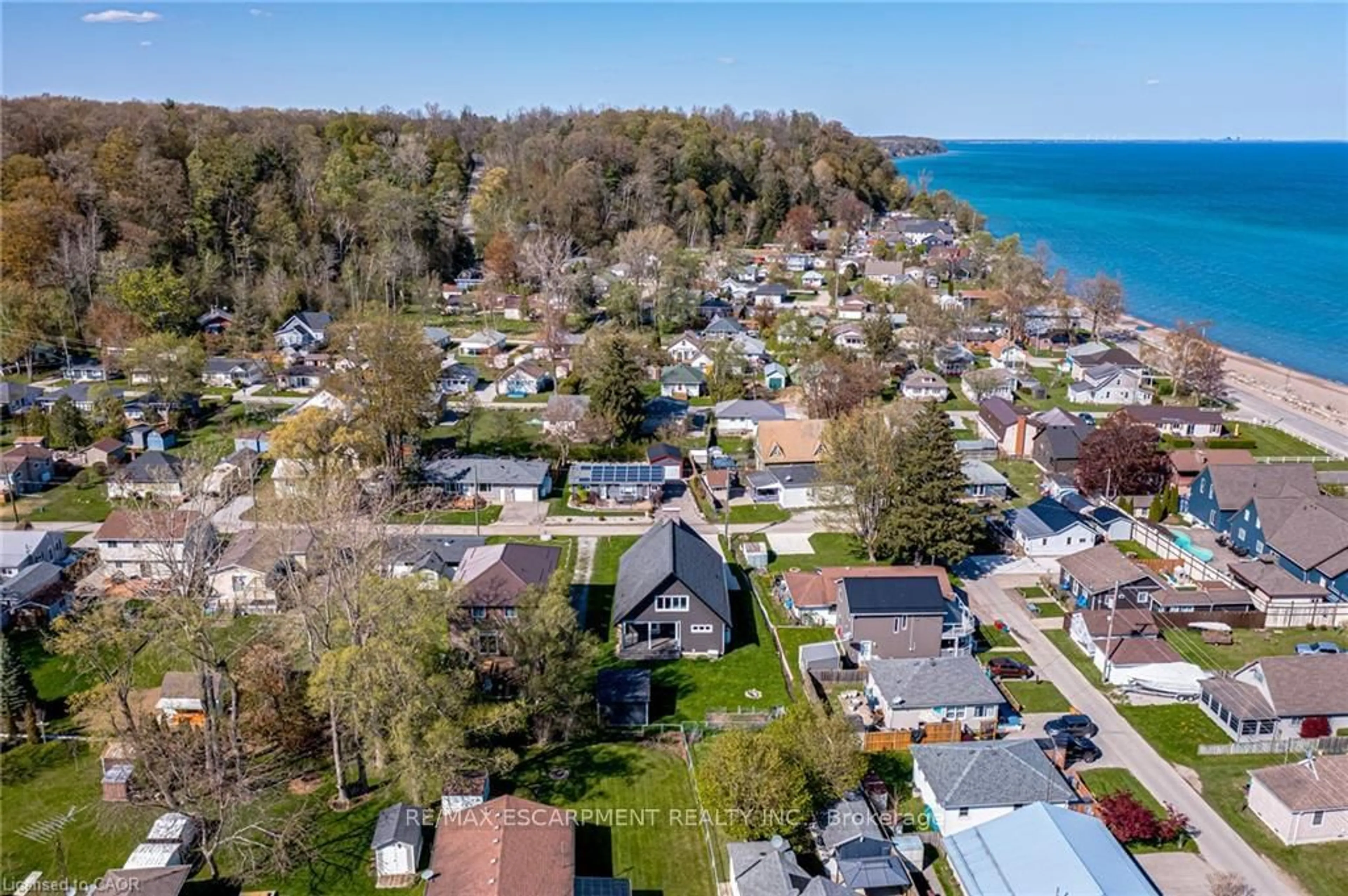 A pic from outside/outdoor area/front of a property/back of a property/a pic from drone, water/lake/river/ocean view for 18 Walter St, Norfolk Ontario N0E 1T0