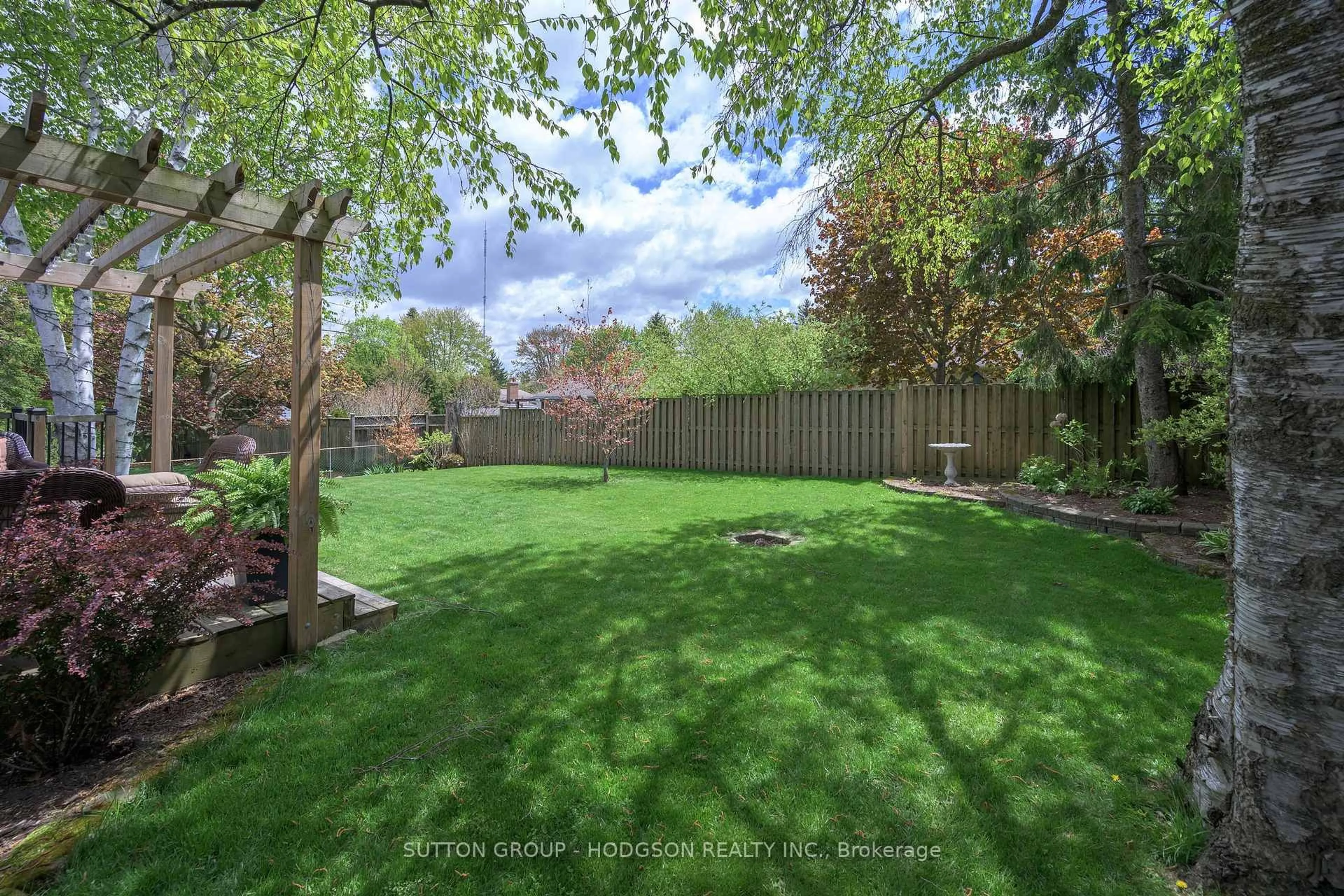 A pic from outside/outdoor area/front of a property/back of a property/a pic from drone, forest/trees view for 239 Village Green Ave, London South Ontario N6J 3Z1