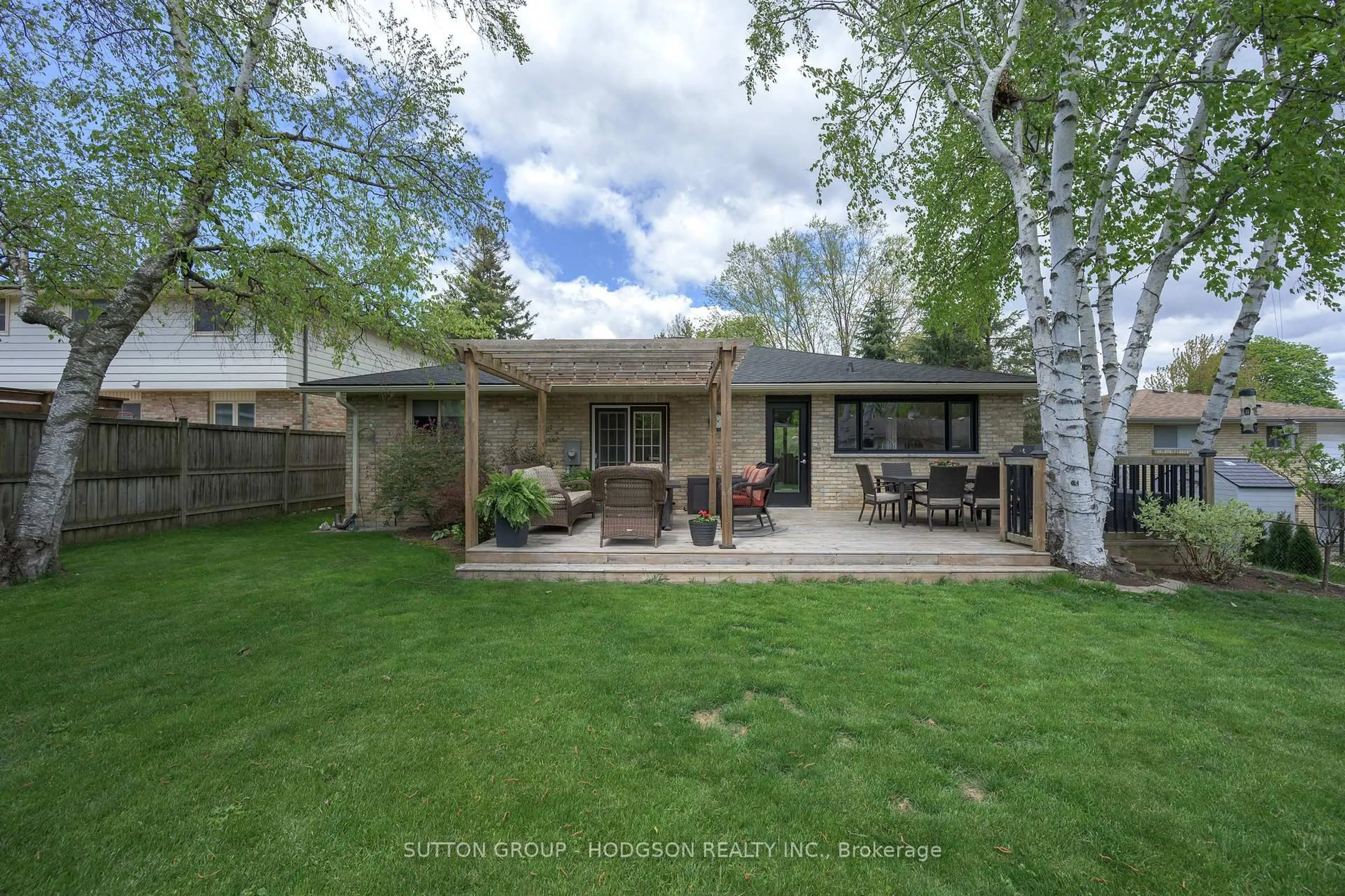 A pic from outside/outdoor area/front of a property/back of a property/a pic from drone, street for 239 Village Green Ave, London South Ontario N6J 3Z1