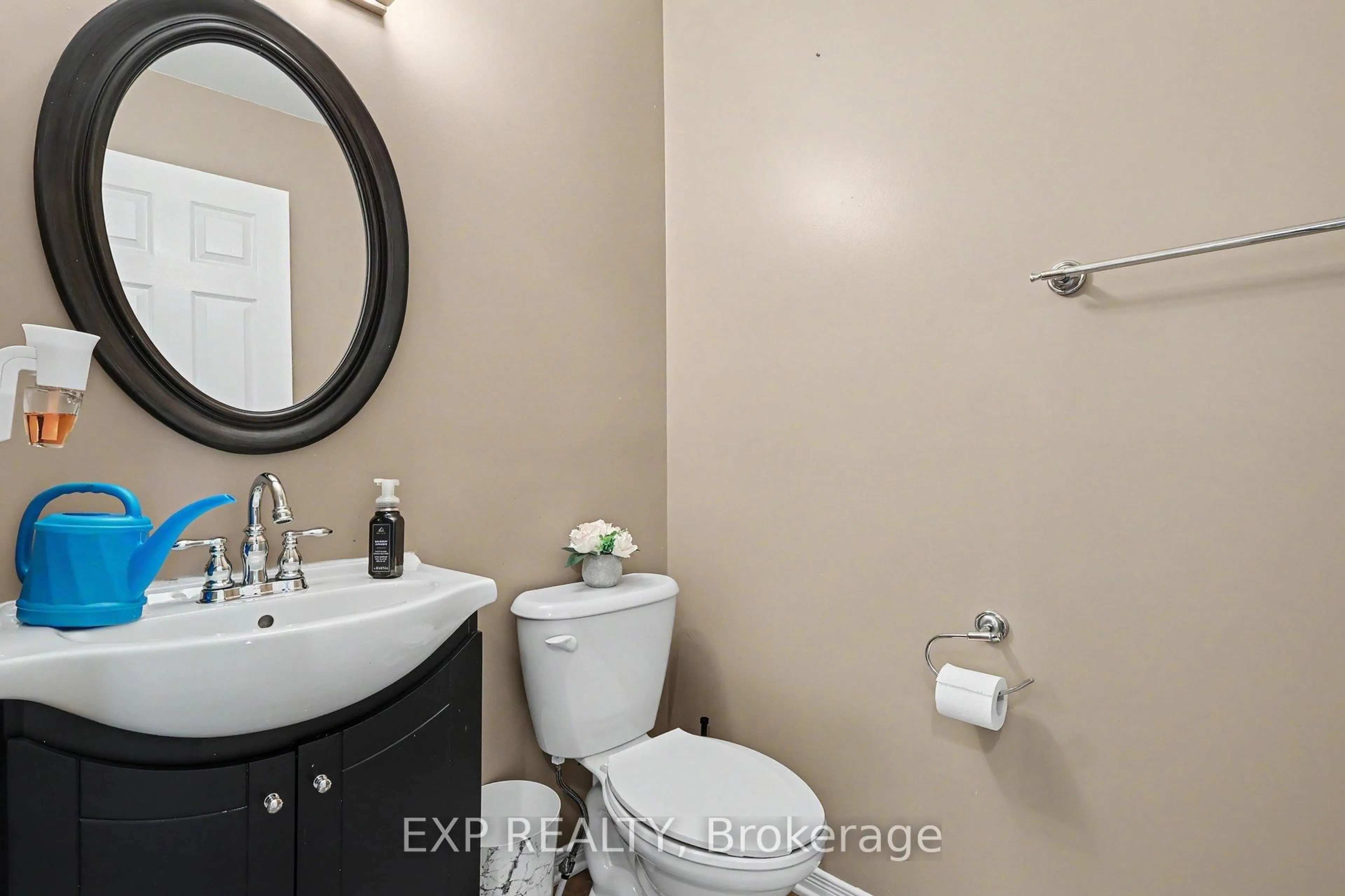 Standard bathroom, ceramic/tile floor for 273 Rolling Meadow Cres, Ottawa Ontario K1W 0A8