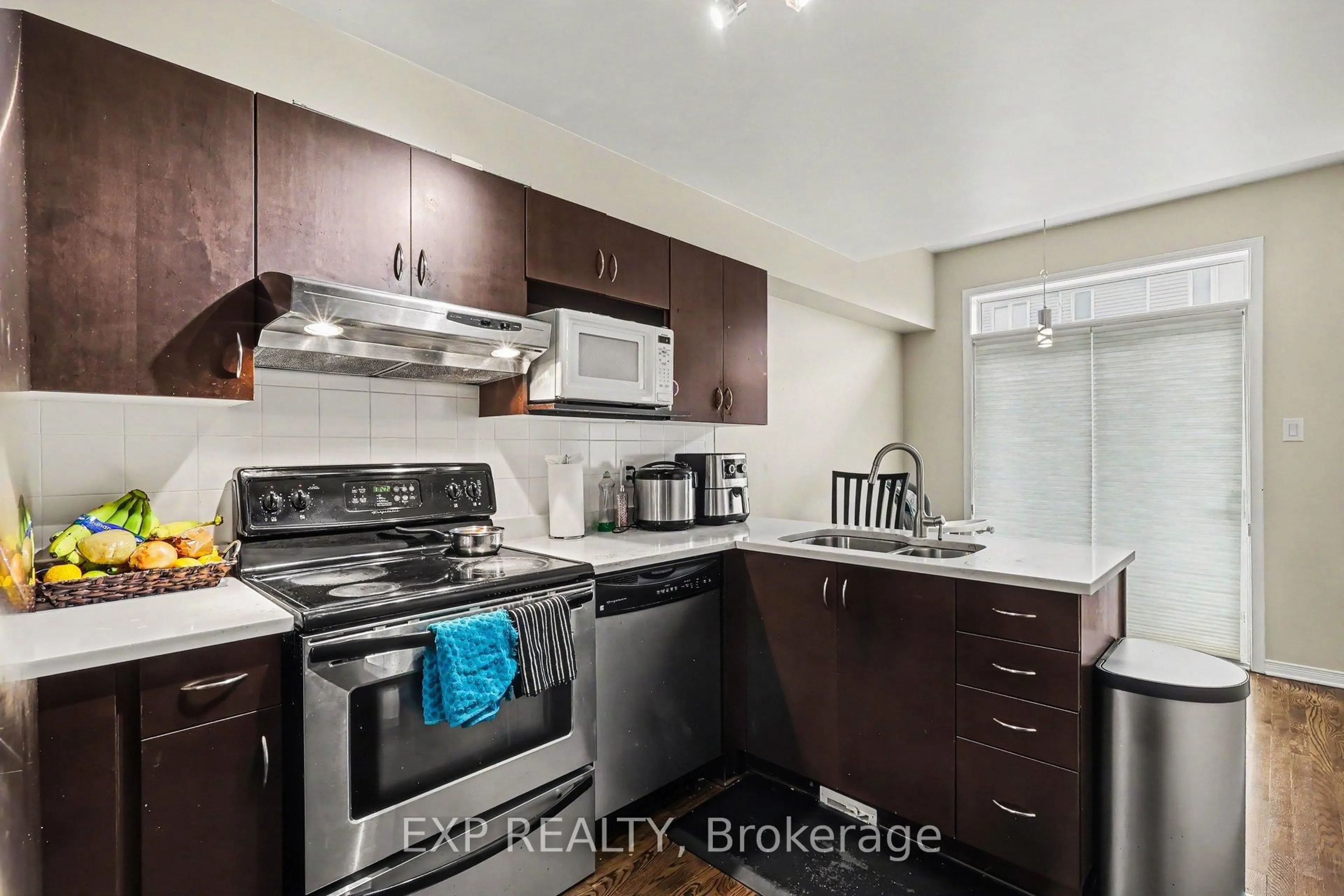 Standard kitchen, unknown for 273 Rolling Meadow Cres, Ottawa Ontario K1W 0A8