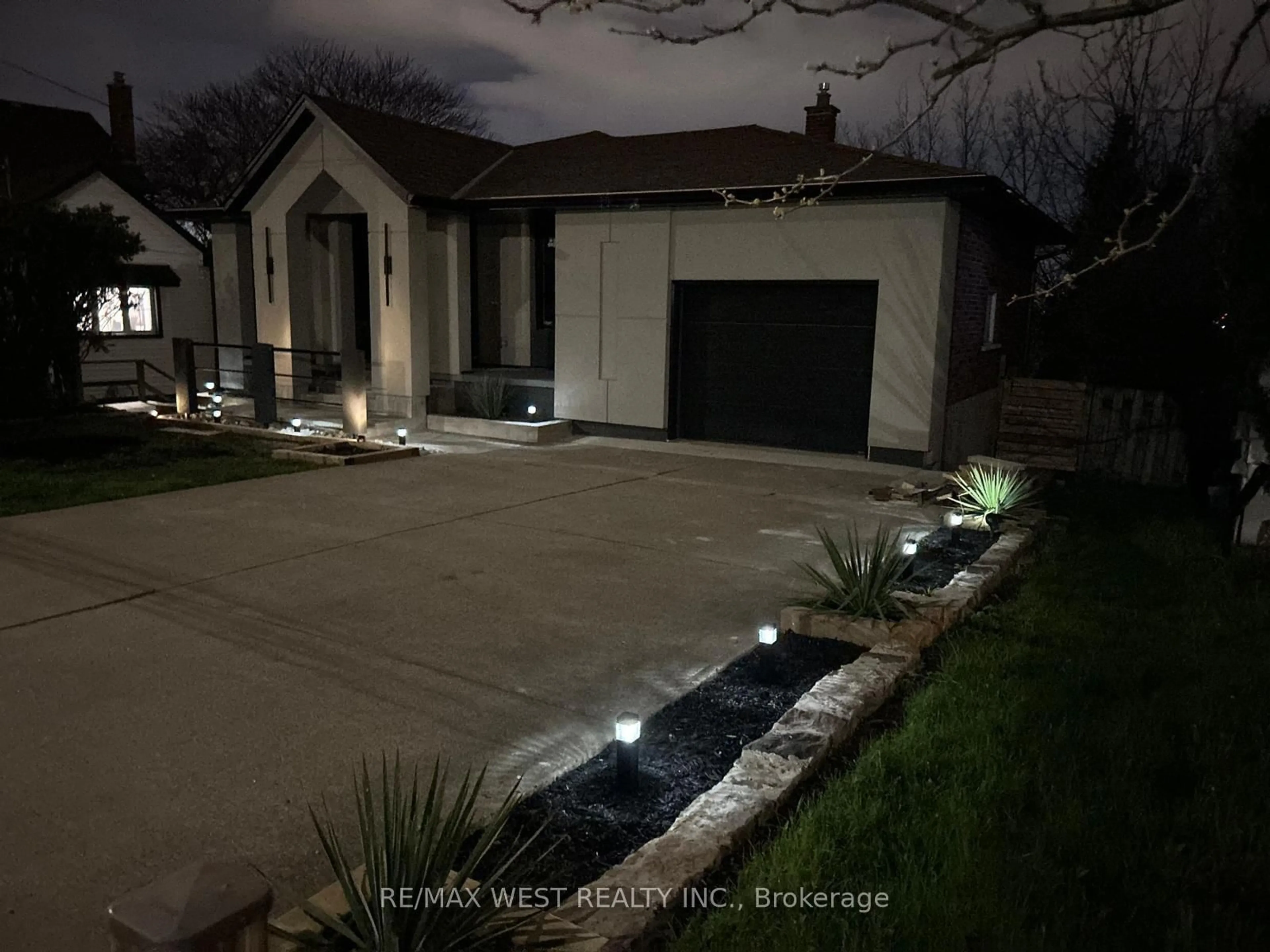Unknown for 10 Dundas Cres, St. Catharines Ontario L2T 1T3