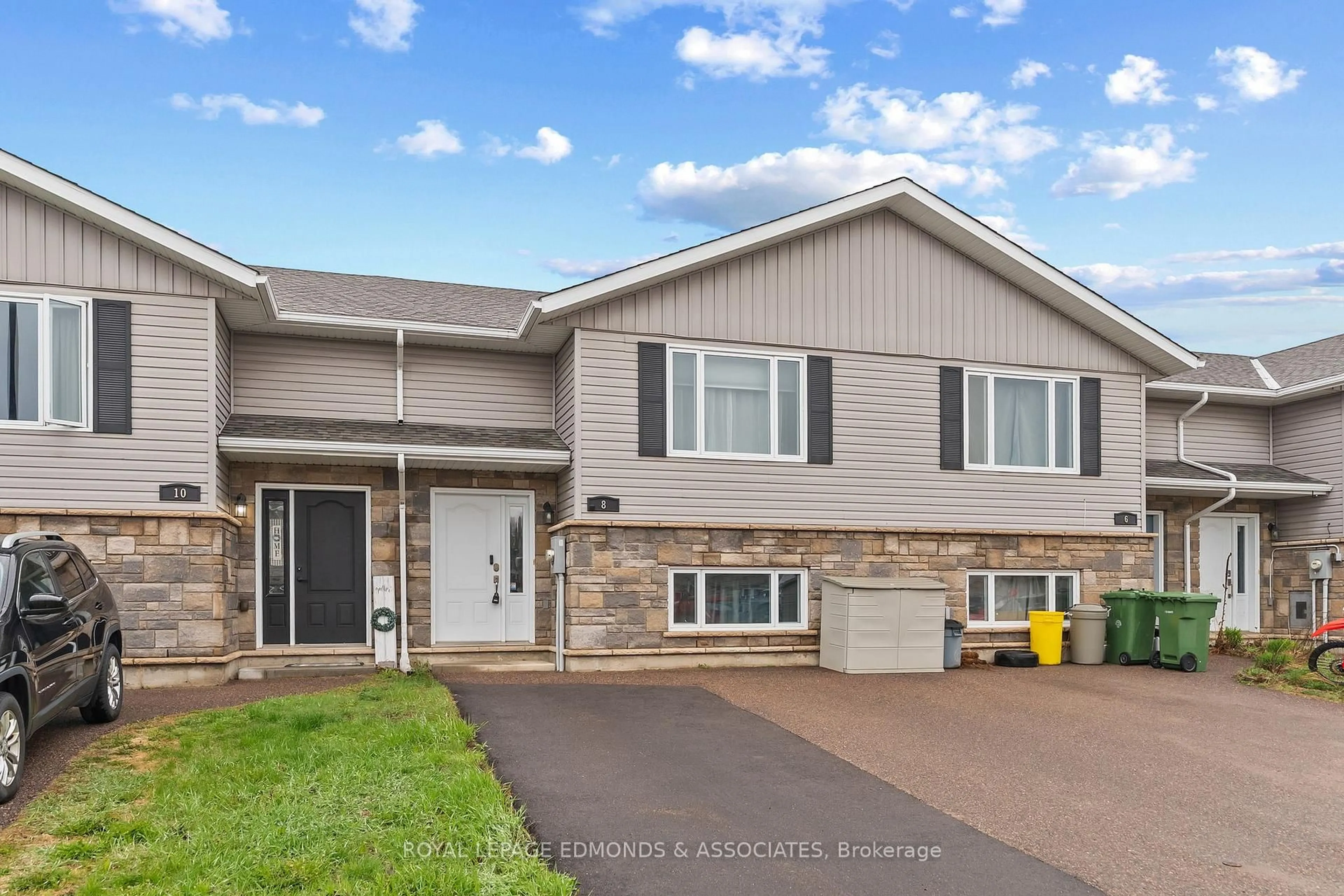 Home with vinyl exterior material, street for 8 William Thomas Dr, Petawawa Ontario K8H 0C3
