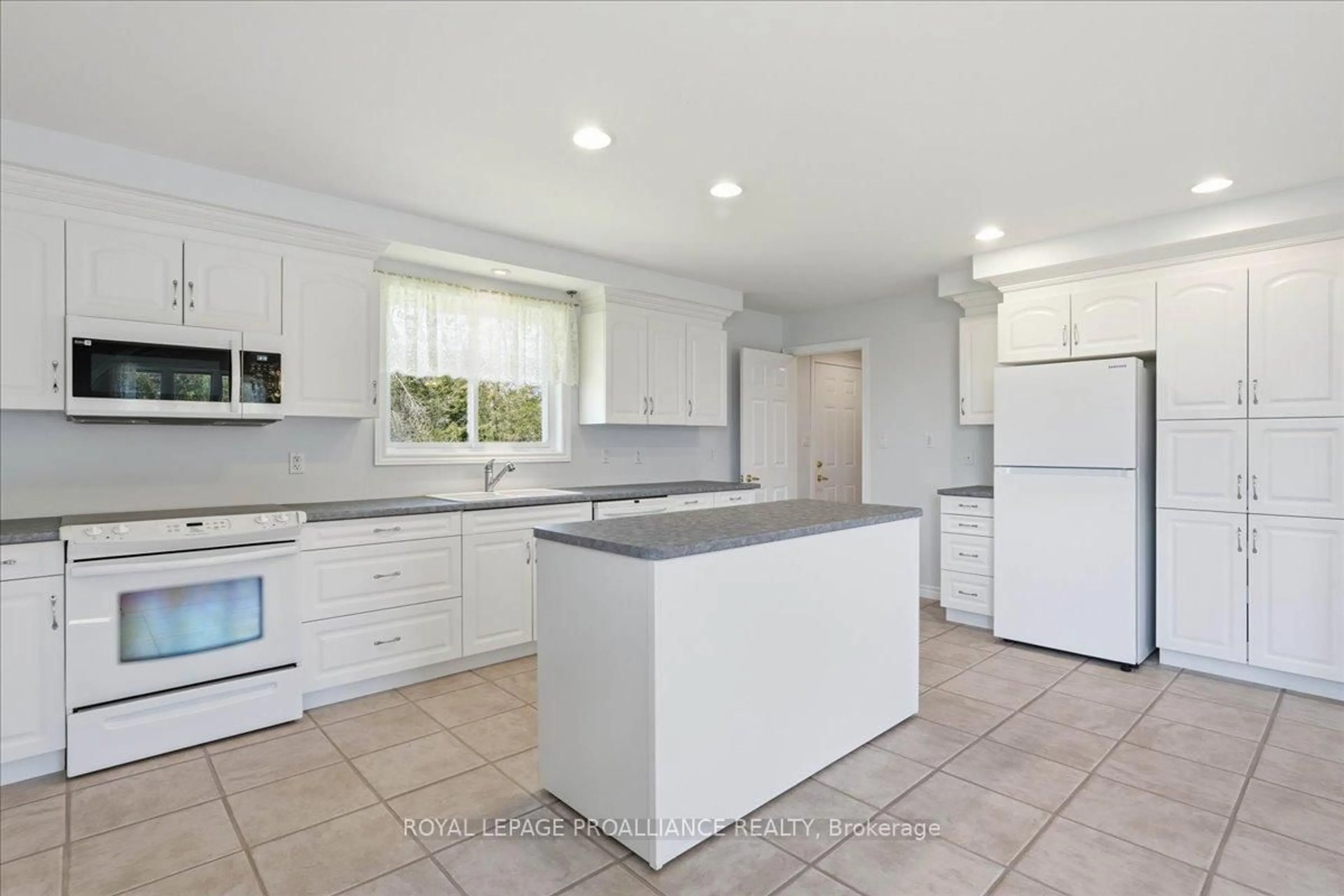 Unknown for 111 Moneymore Rd, Belleville Ontario K0K 2Y0