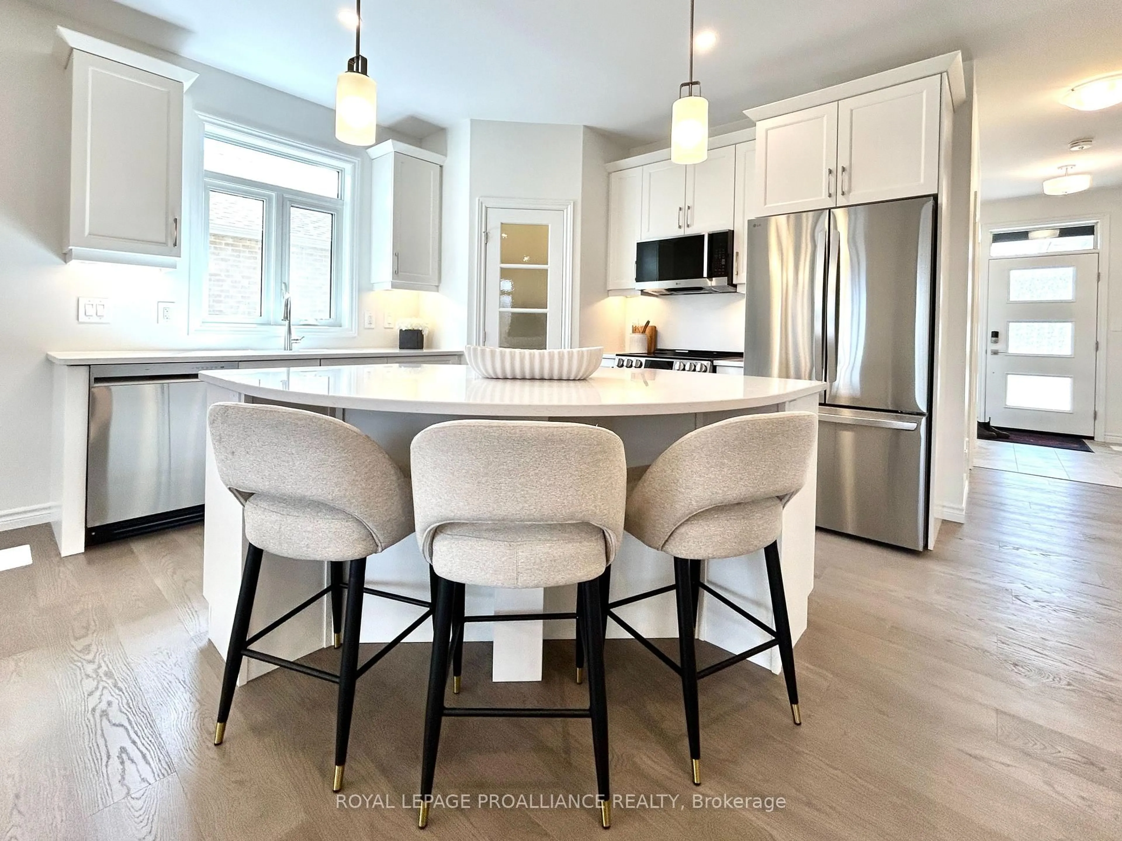 Contemporary kitchen, unknown for 134 Stonecrest Blvd, Quinte West Ontario K8R 0B4