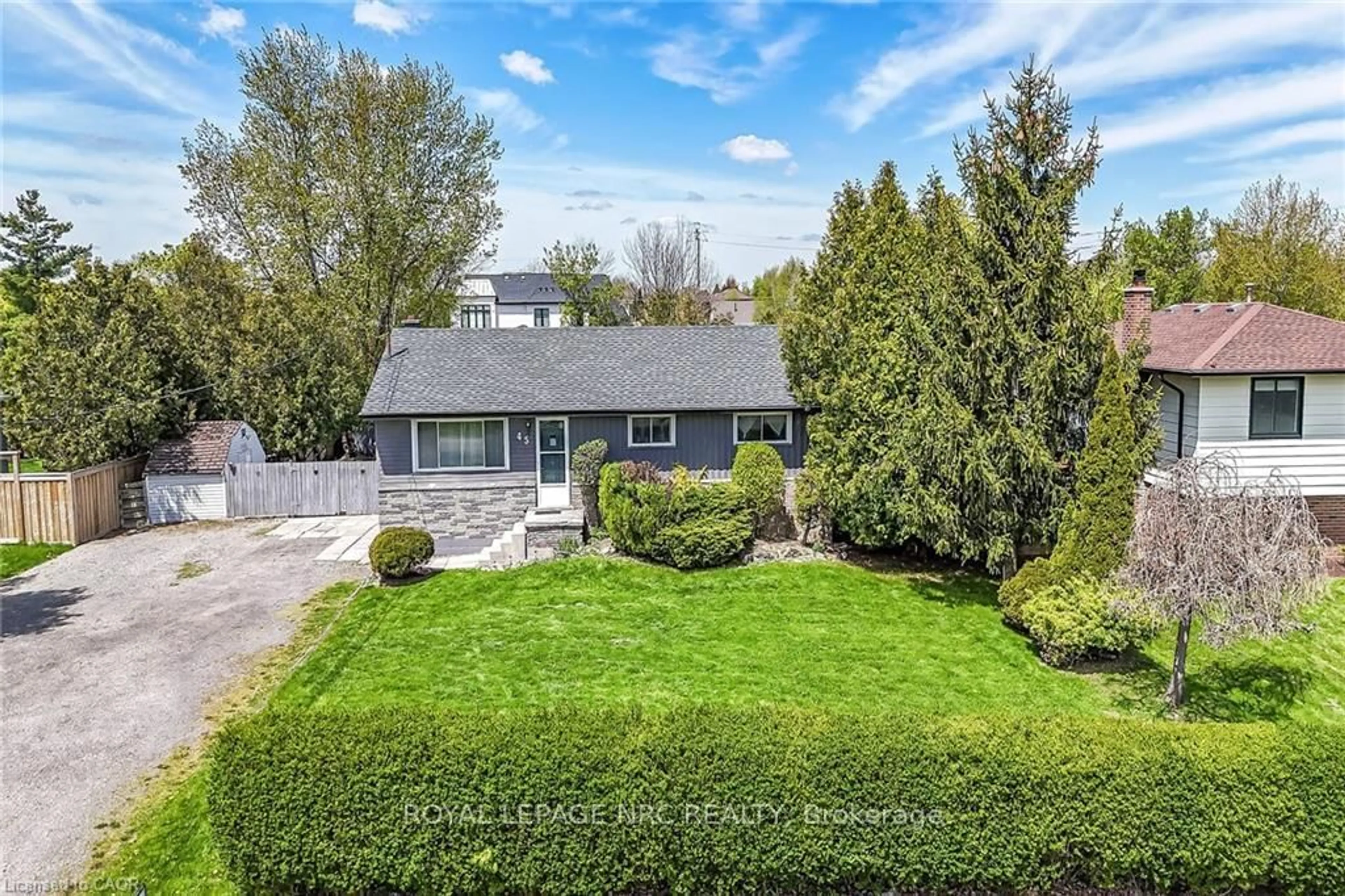 A pic from outside/outdoor area/front of a property/back of a property/a pic from drone, street for 45 Leckie Ave, Hamilton Ontario L8J 2S7