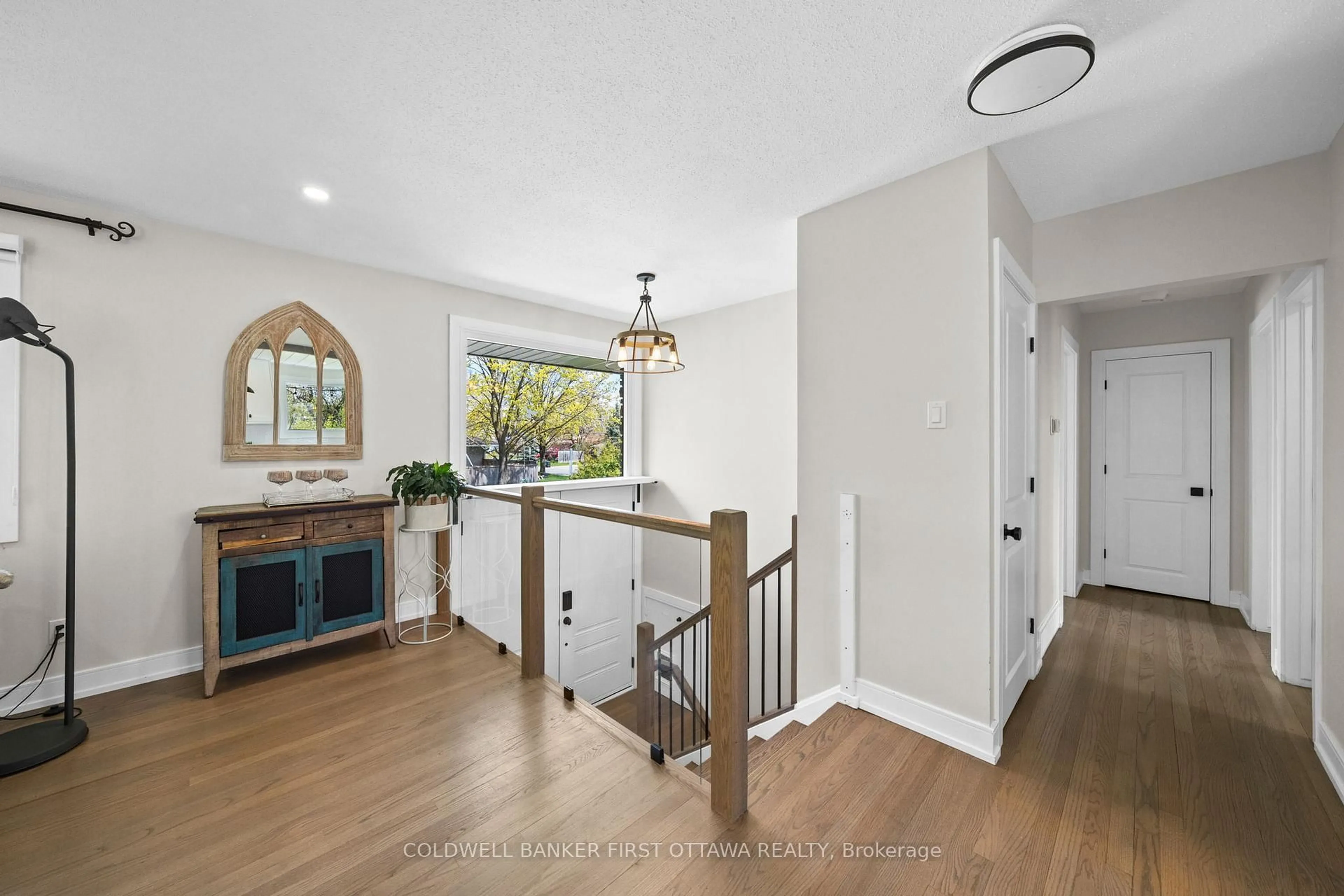 Indoor entryway for 740 Garner Ave, Ottawa Ontario K1V 6M7