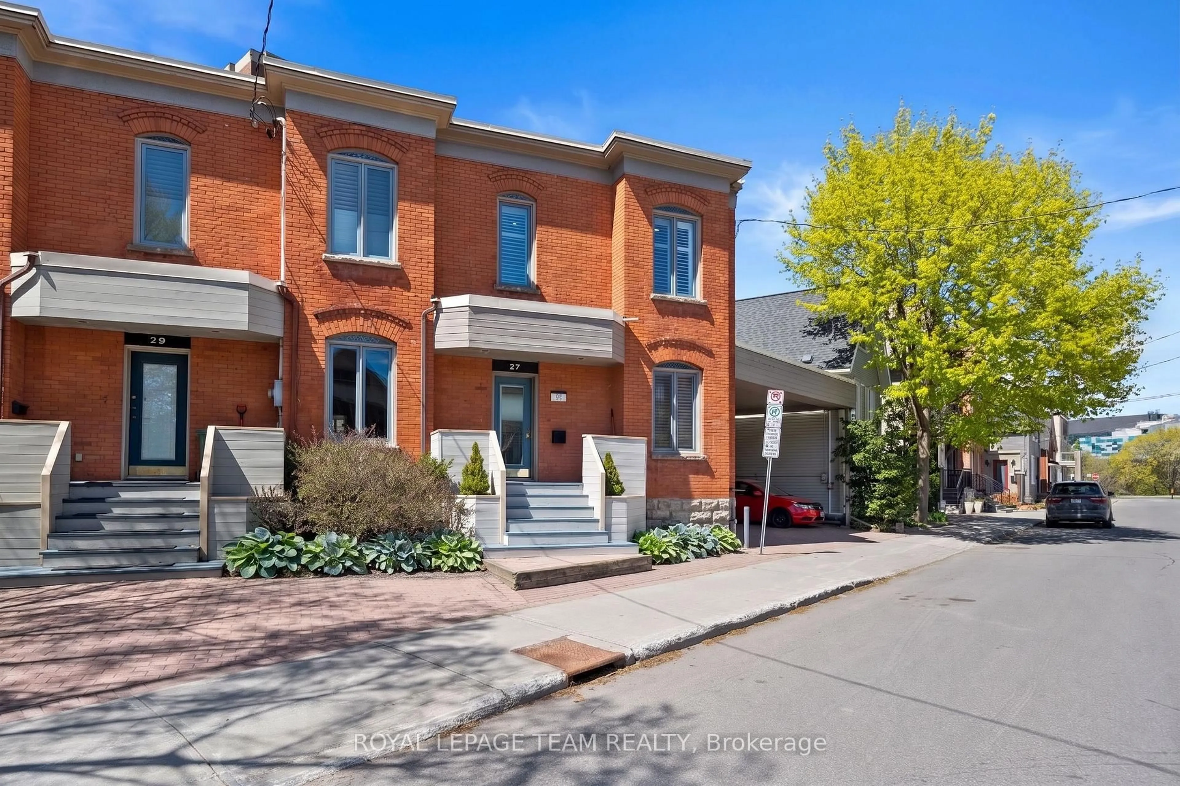 Unknown for 27 Gilmour St, Ottawa Ontario K2P 0N9