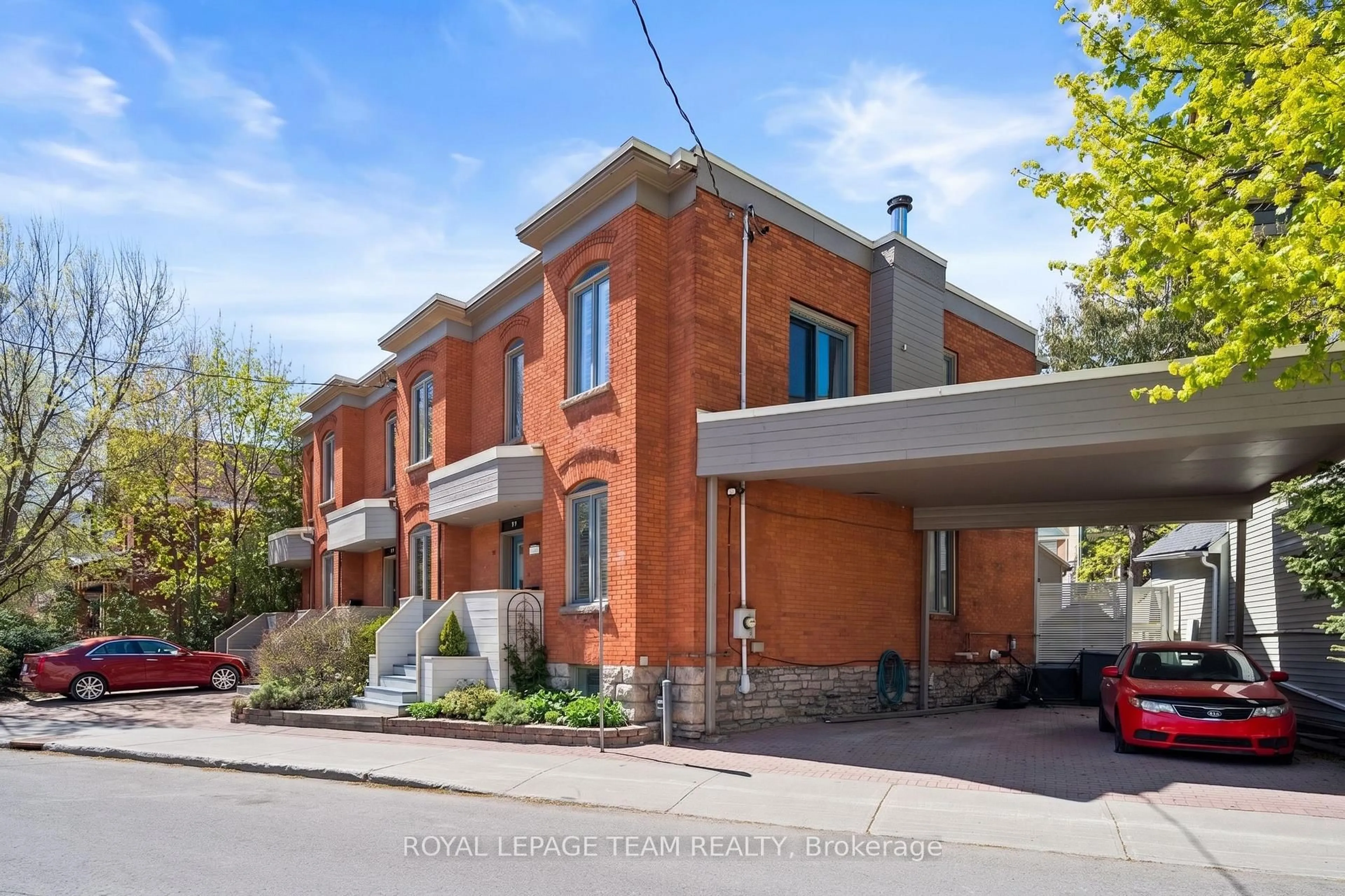 Home with brick exterior material, street for 27 Gilmour St, Ottawa Ontario K2P 0N9