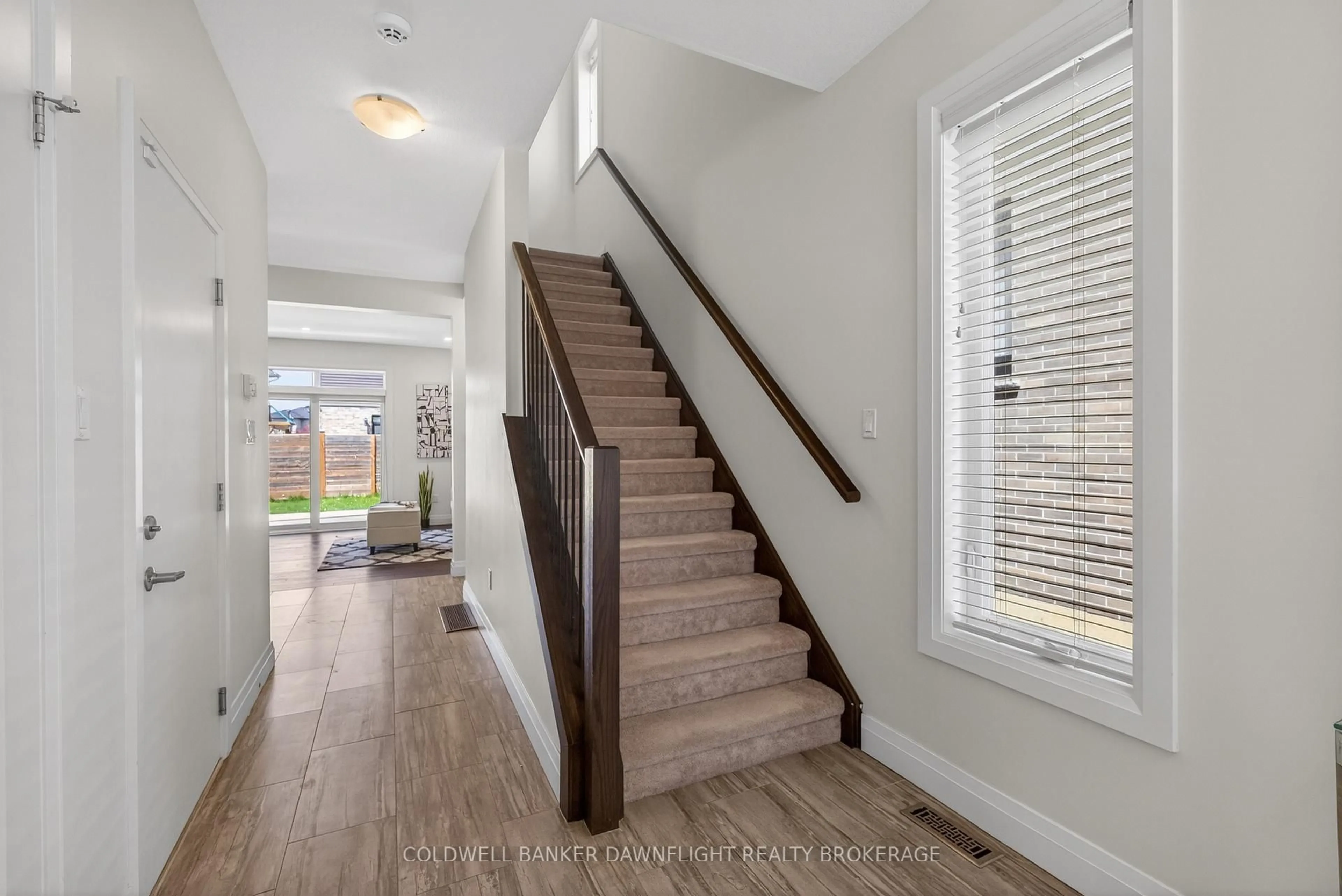 Indoor entryway for 1660 Valhalla St, London North Ontario N0M 1S7