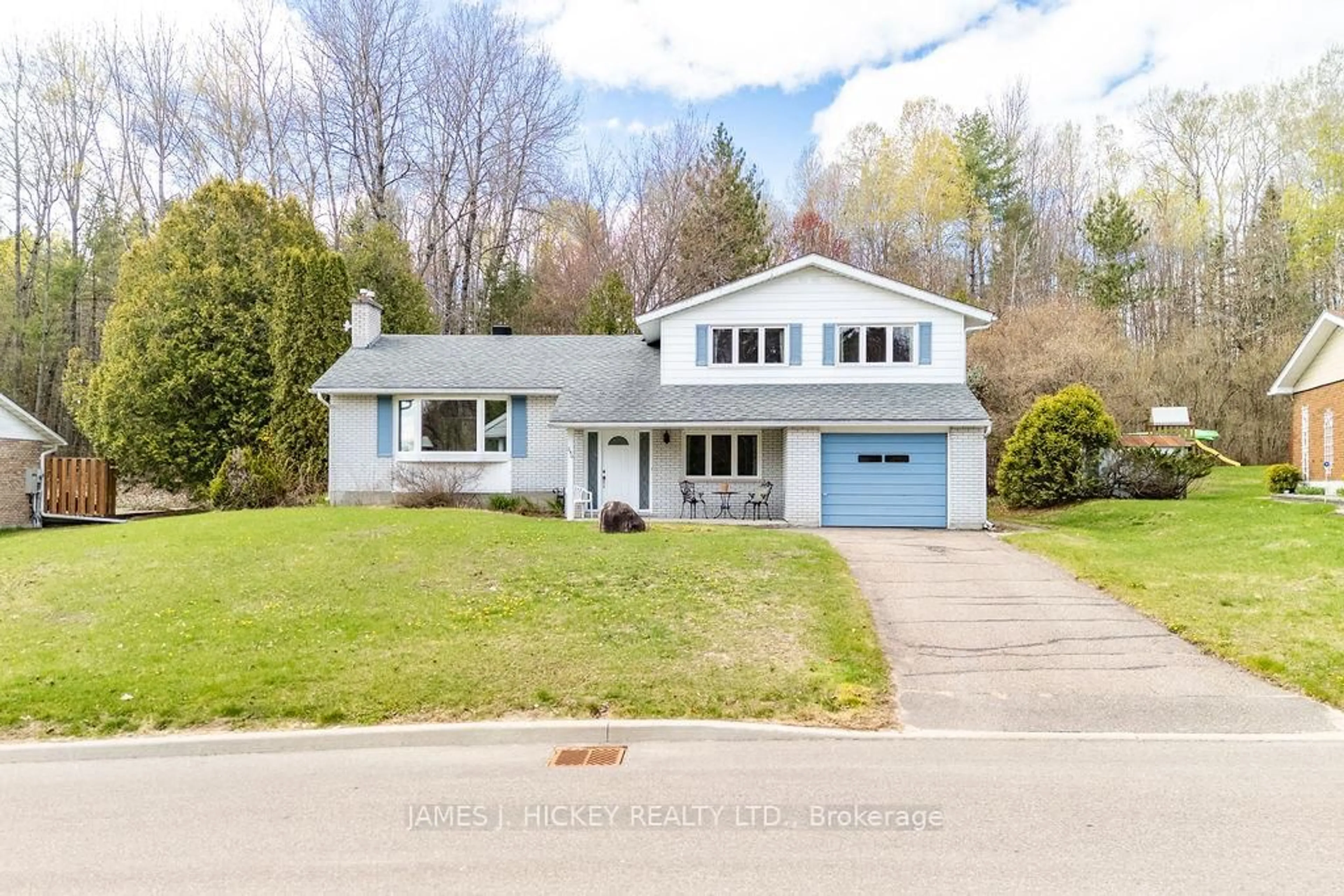 Home with vinyl exterior material, street for 250 Thomas St, Deep River Ontario K0J 1P0