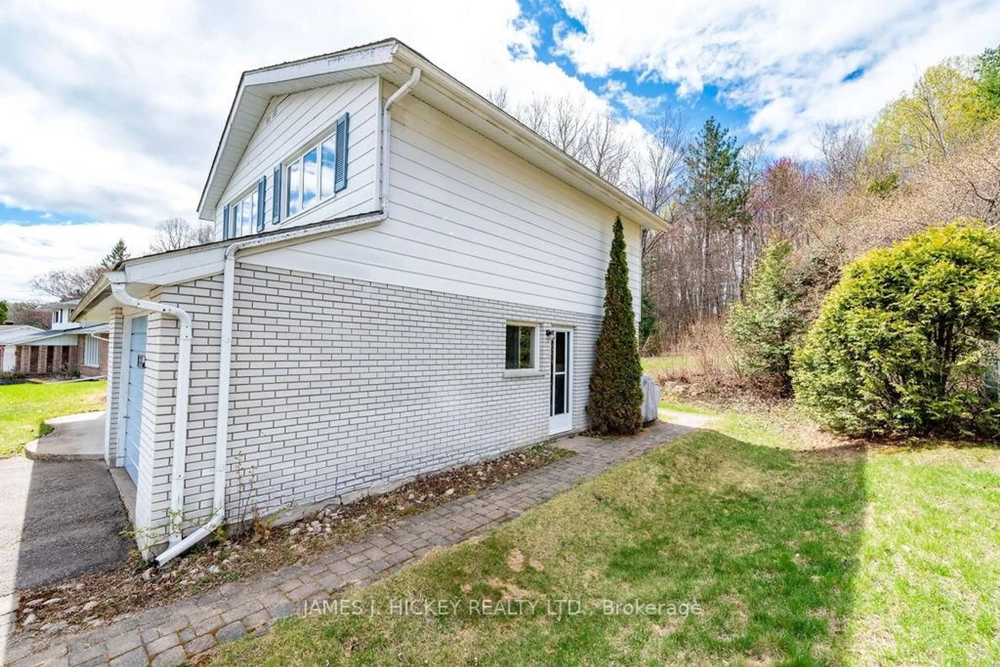 Unknown for 250 Thomas St, Deep River Ontario K0J 1P0