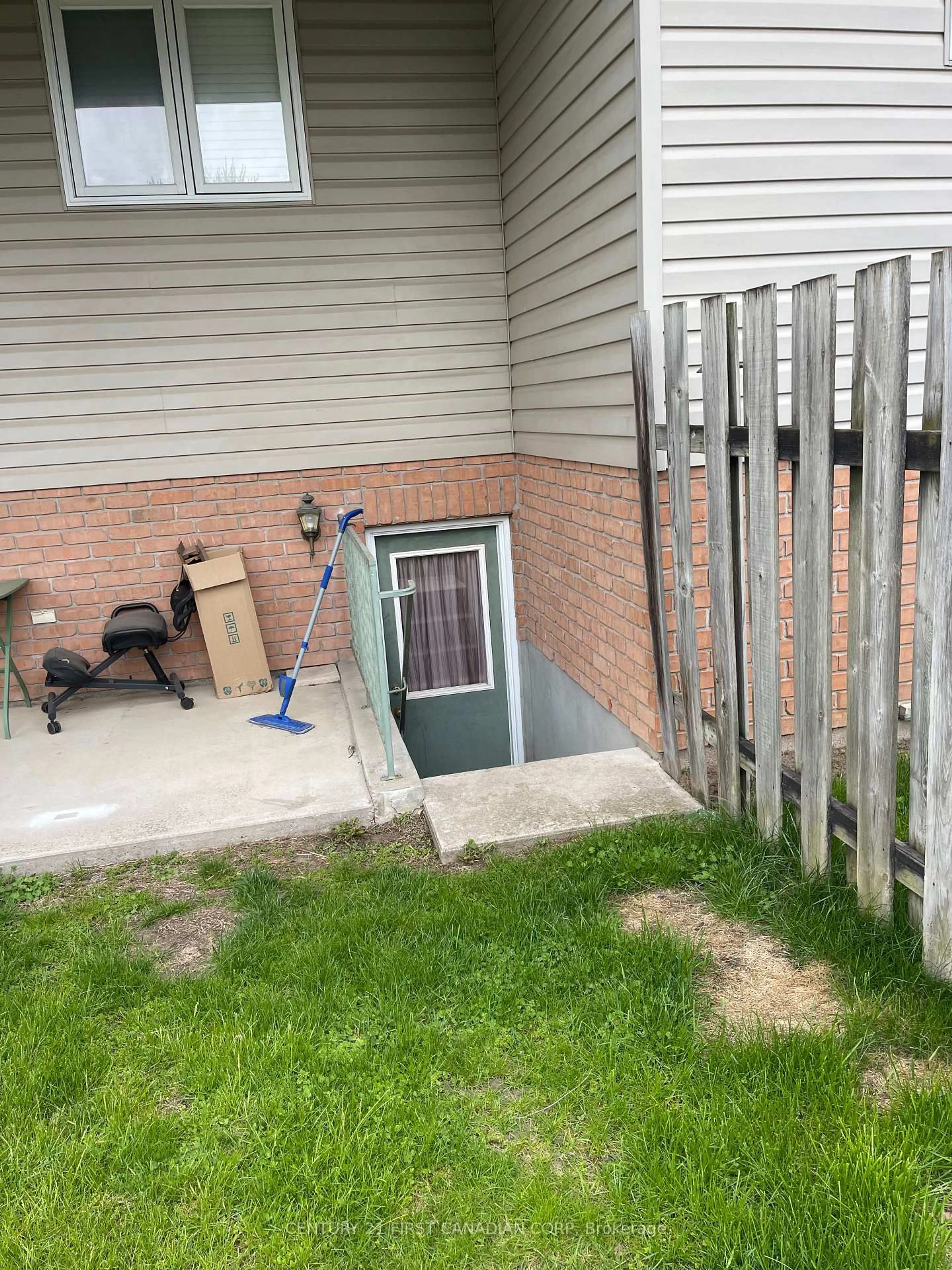 Unknown for 196 Adelaide St, Strathroy-Caradoc Ontario N7G 2V5