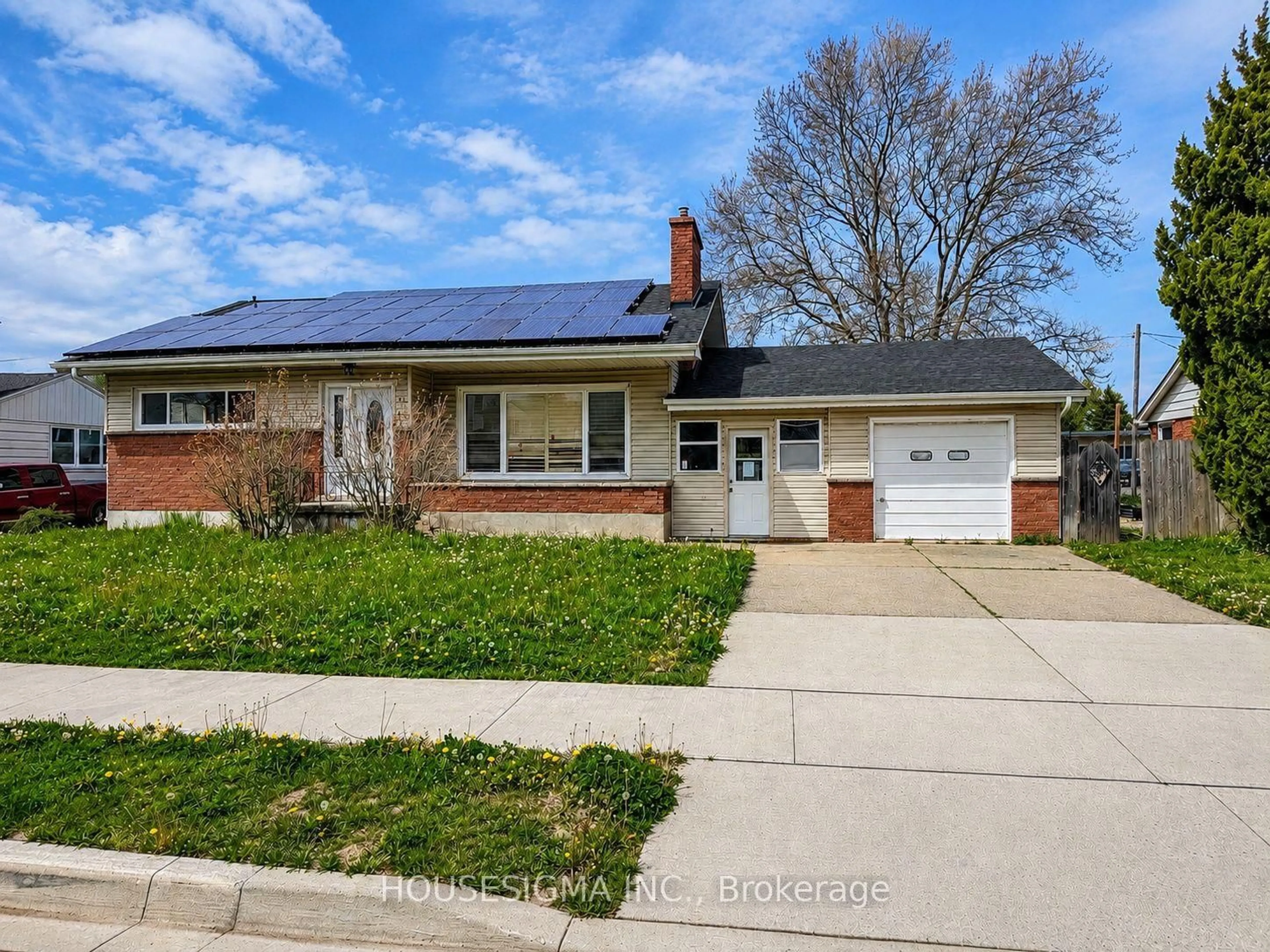 Home with brick exterior material, street for 16 Broderick Ave, Thorold Ontario L2V 2H4