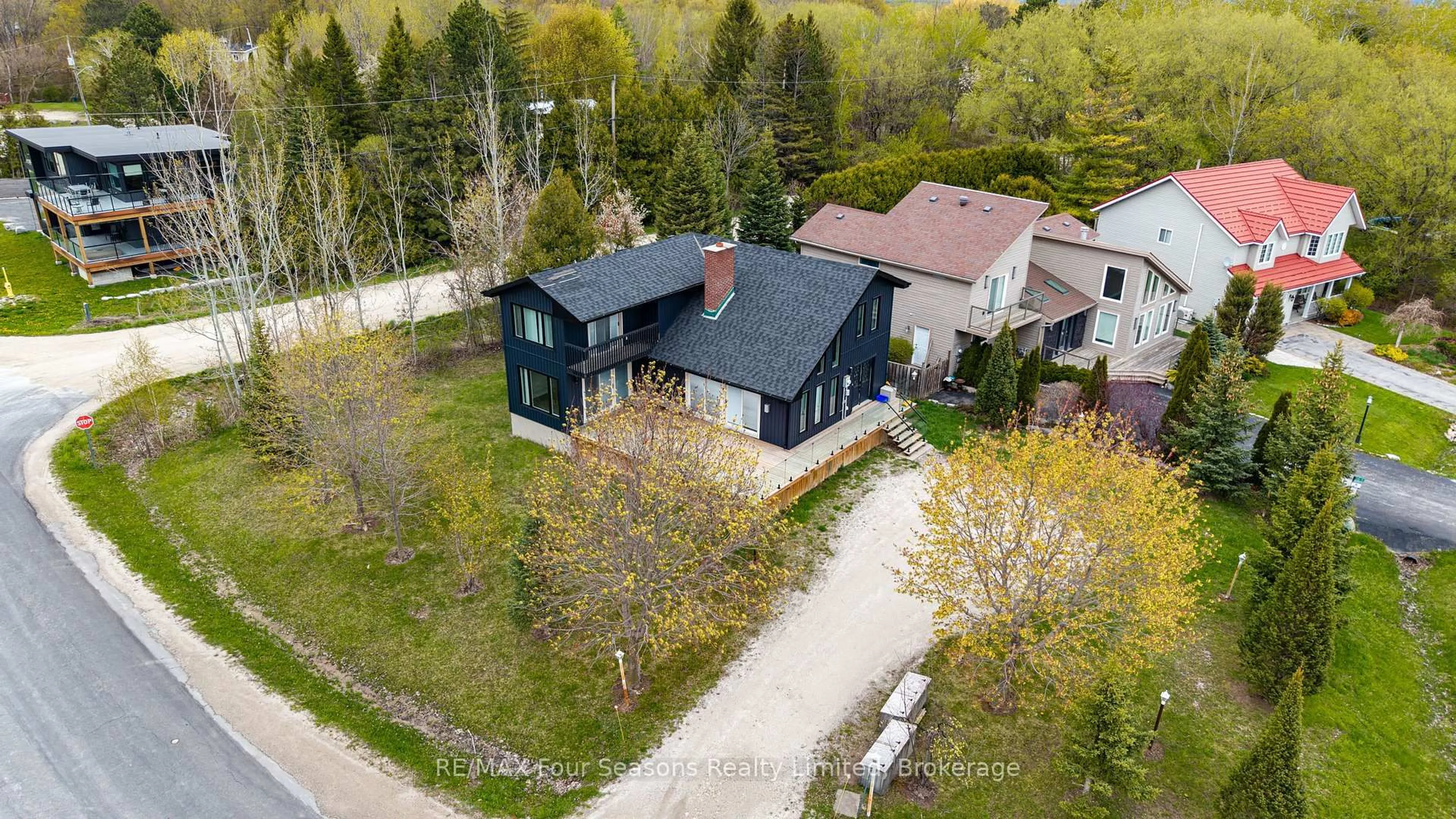 Unknown for 103 Birch View Tr, Blue Mountains Ontario L9Y 0M1
