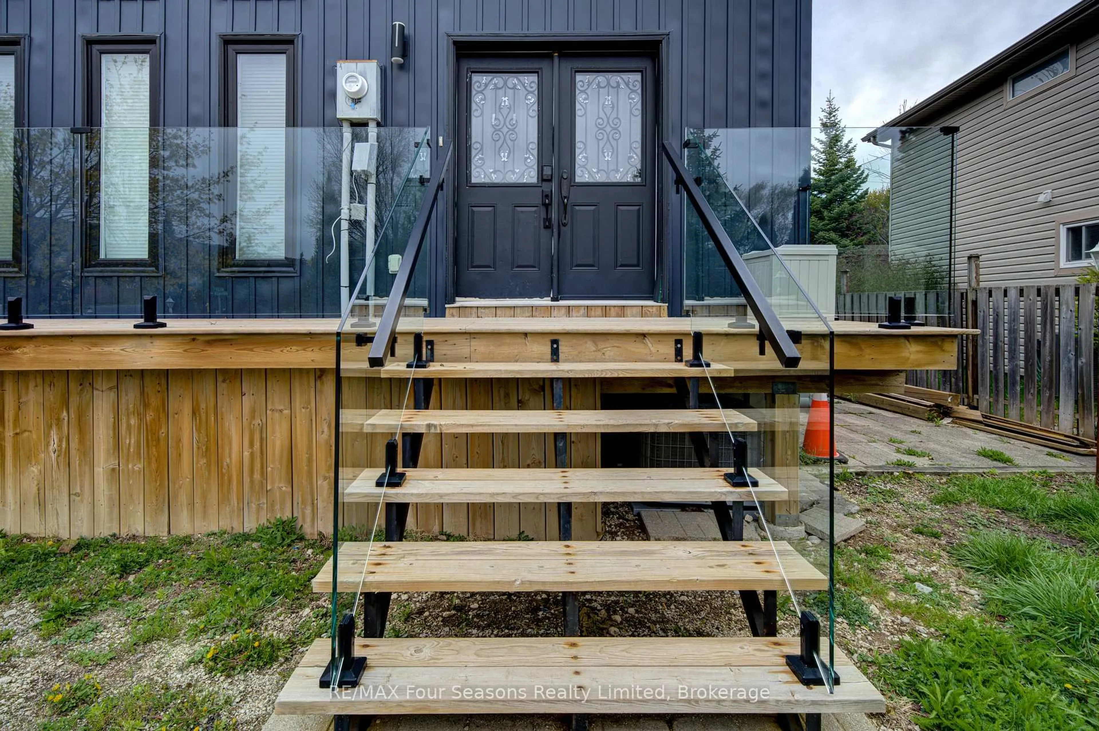 Unknown for 103 Birch View Tr, Blue Mountains Ontario L9Y 0M1