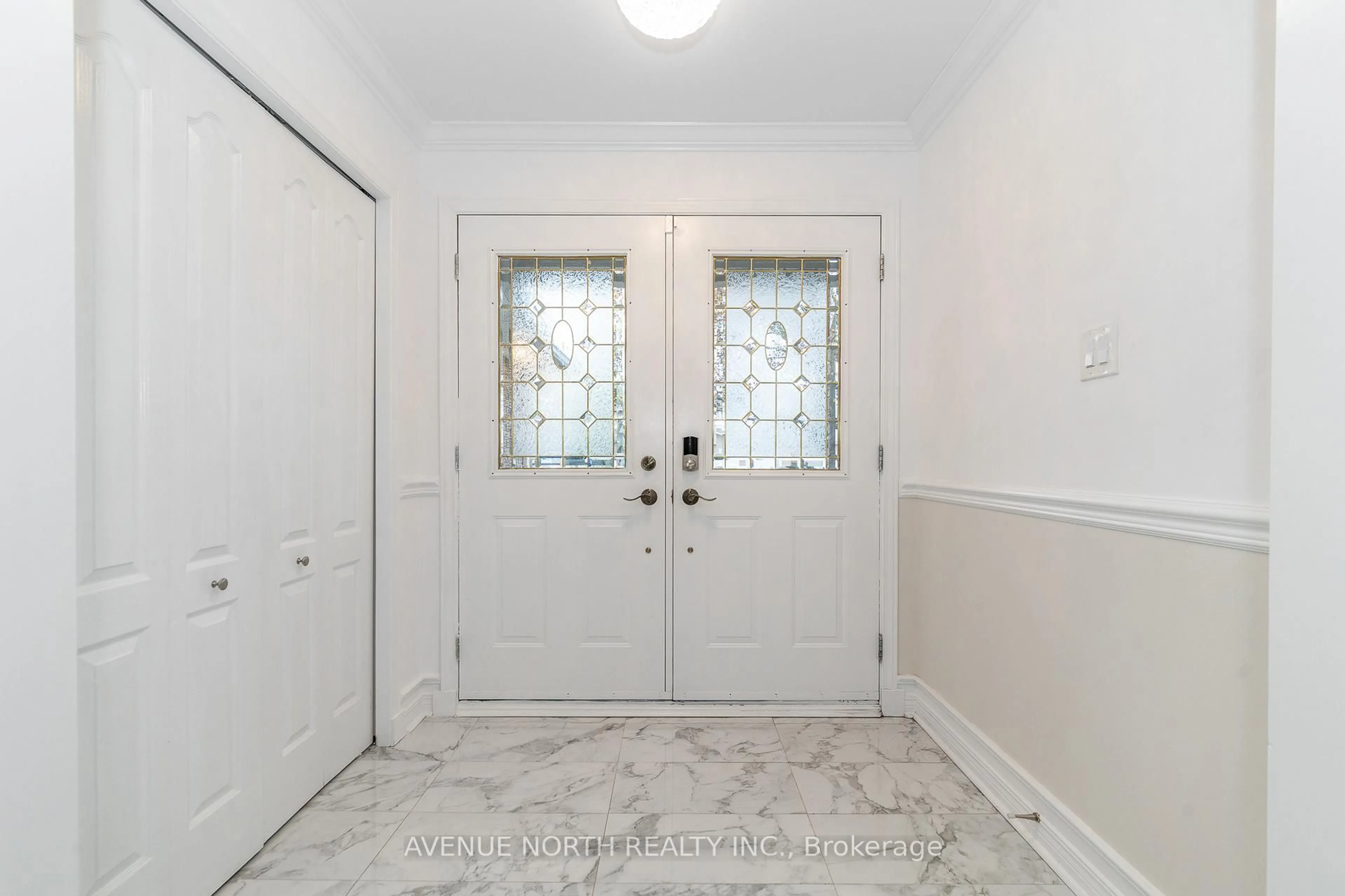 Unknown for 21 Sai Cres, Ottawa Ontario K1G 5N7