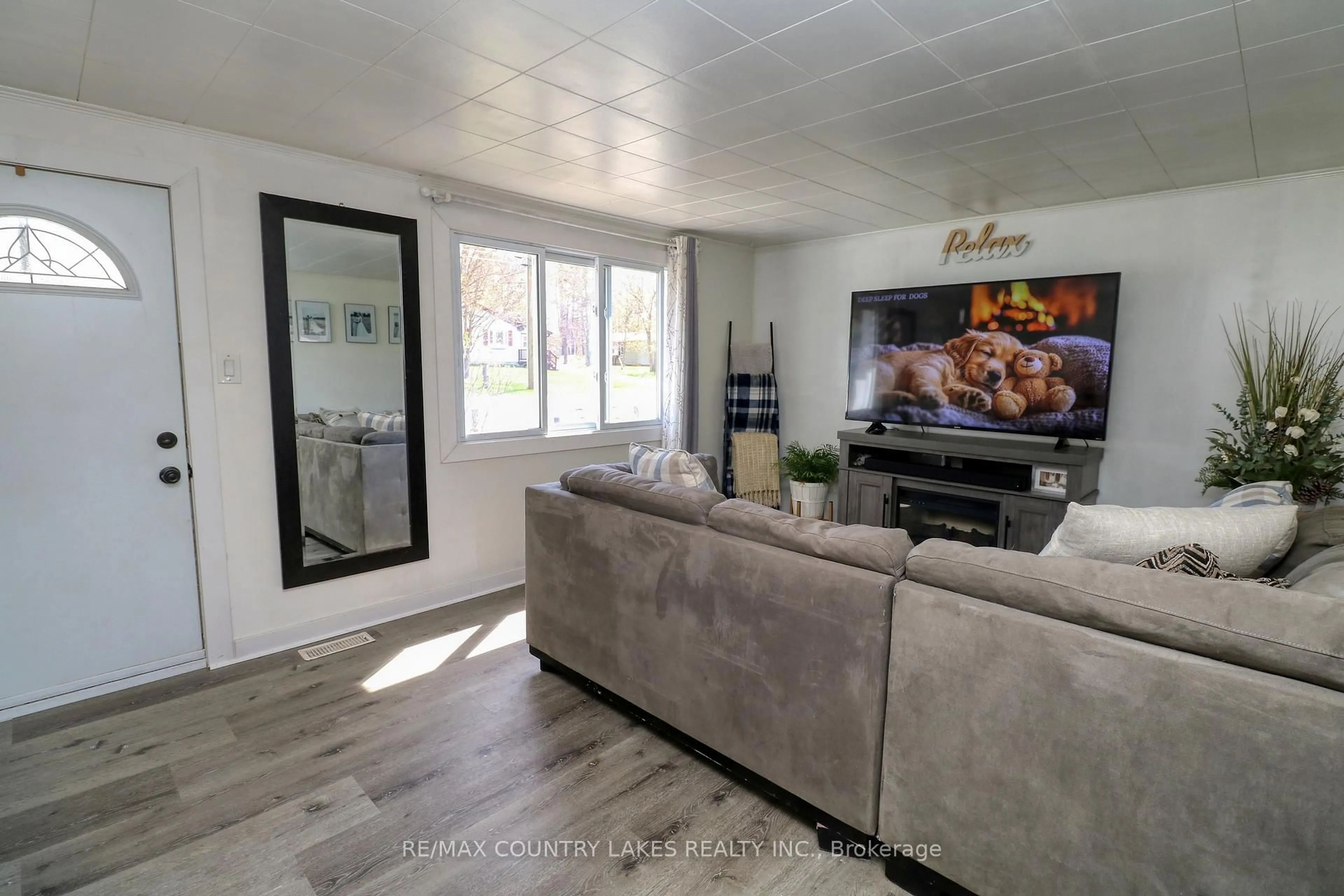 Unknown for 945 First St, Gravenhurst Ontario P1P 1K3