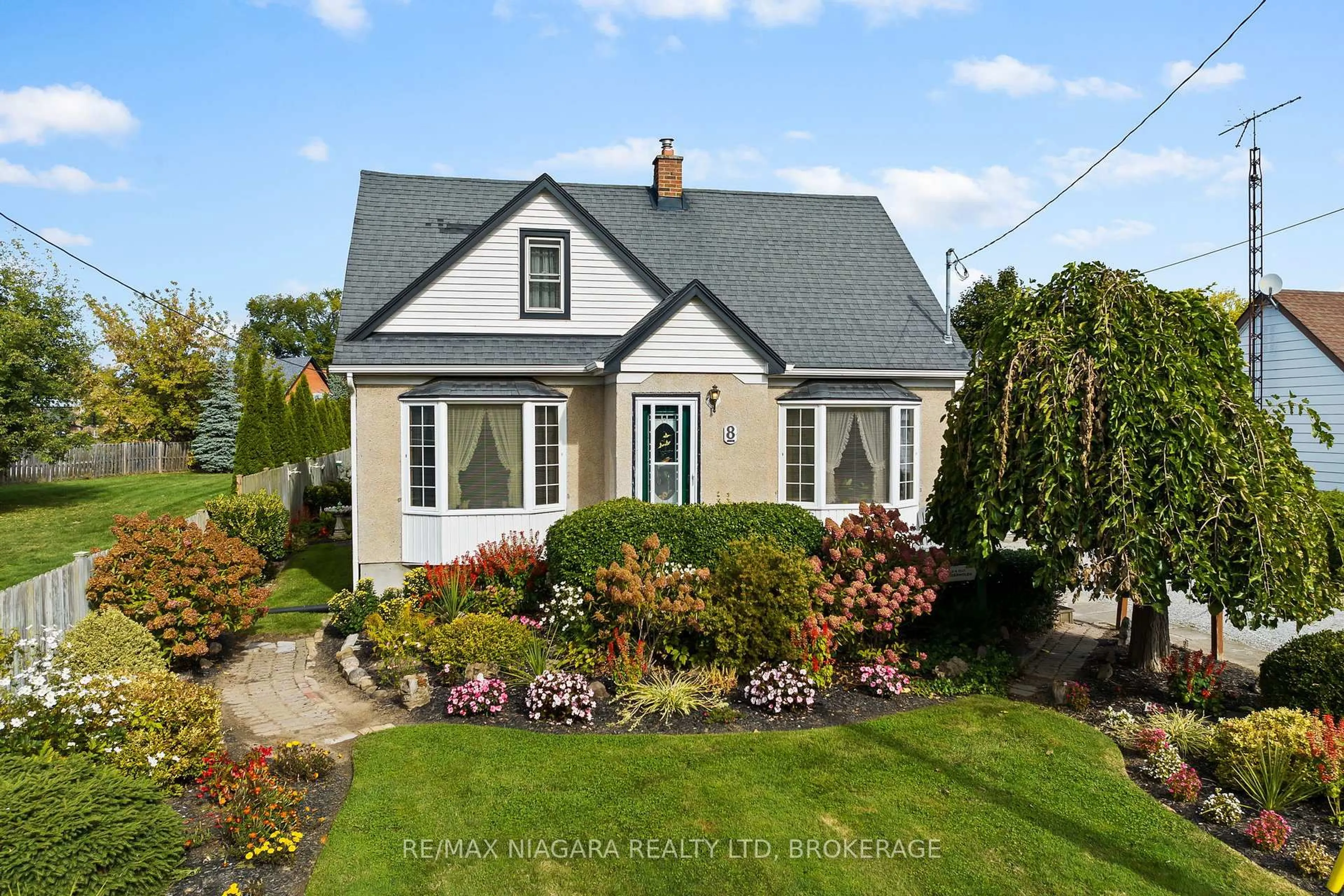 Unknown for 8 Lorraine St, Niagara-on-the-Lake Ontario L0S 1J0