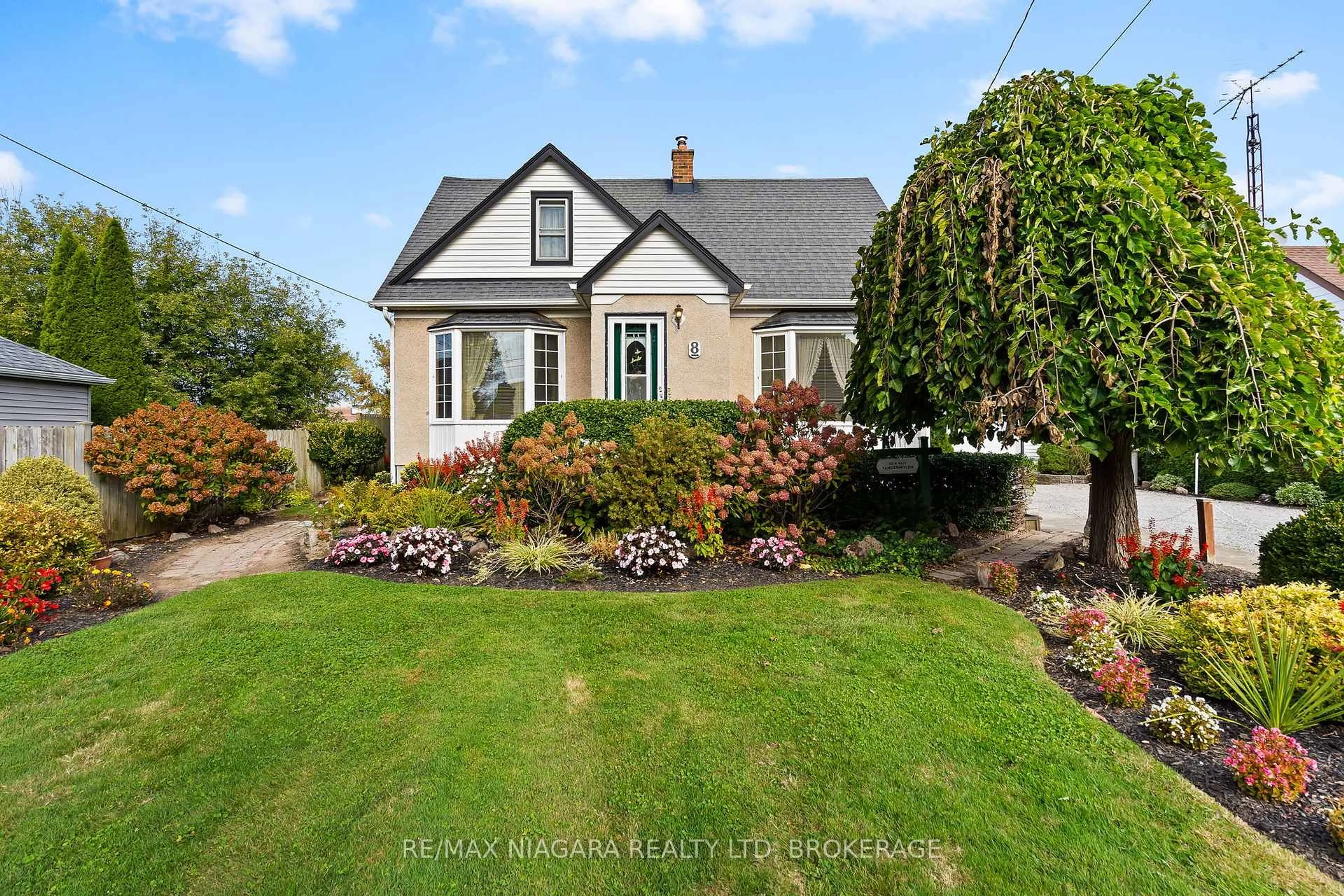 Unknown for 8 Lorraine St, Niagara-on-the-Lake Ontario L0S 1J0