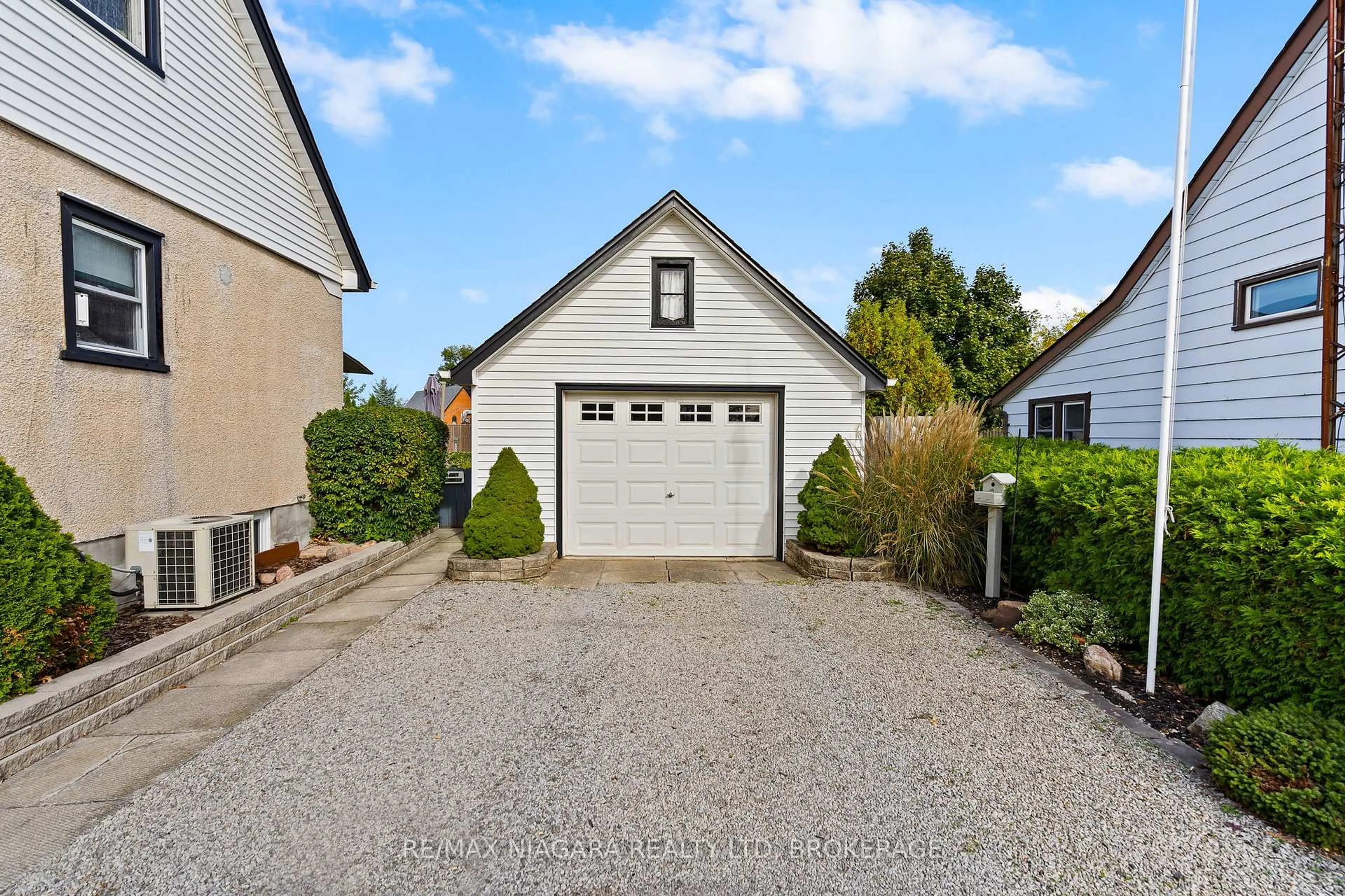 Unknown for 8 Lorraine St, Niagara-on-the-Lake Ontario L0S 1J0
