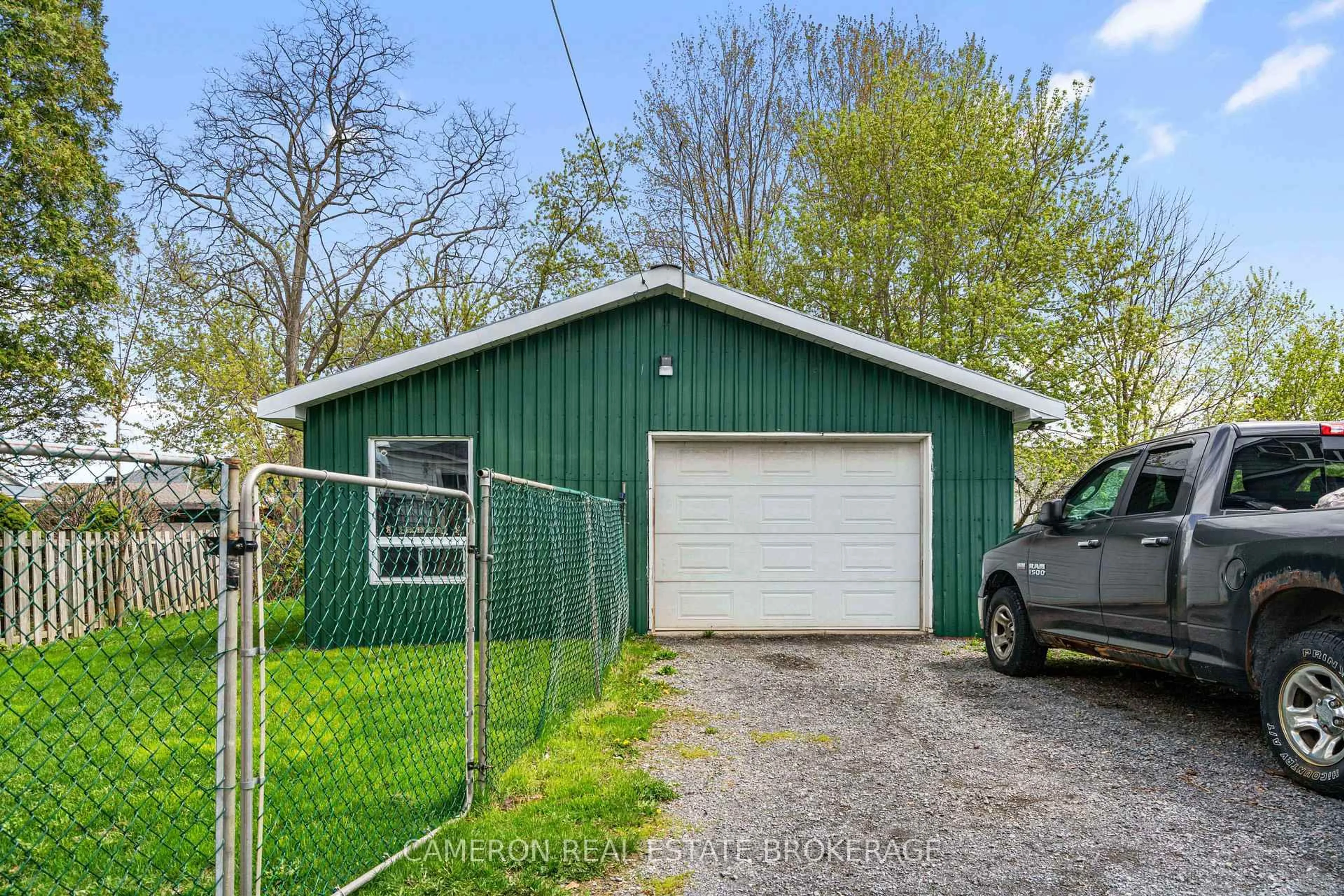 Unknown for 537 Gloucester St, Cornwall Ontario K6H 3X4