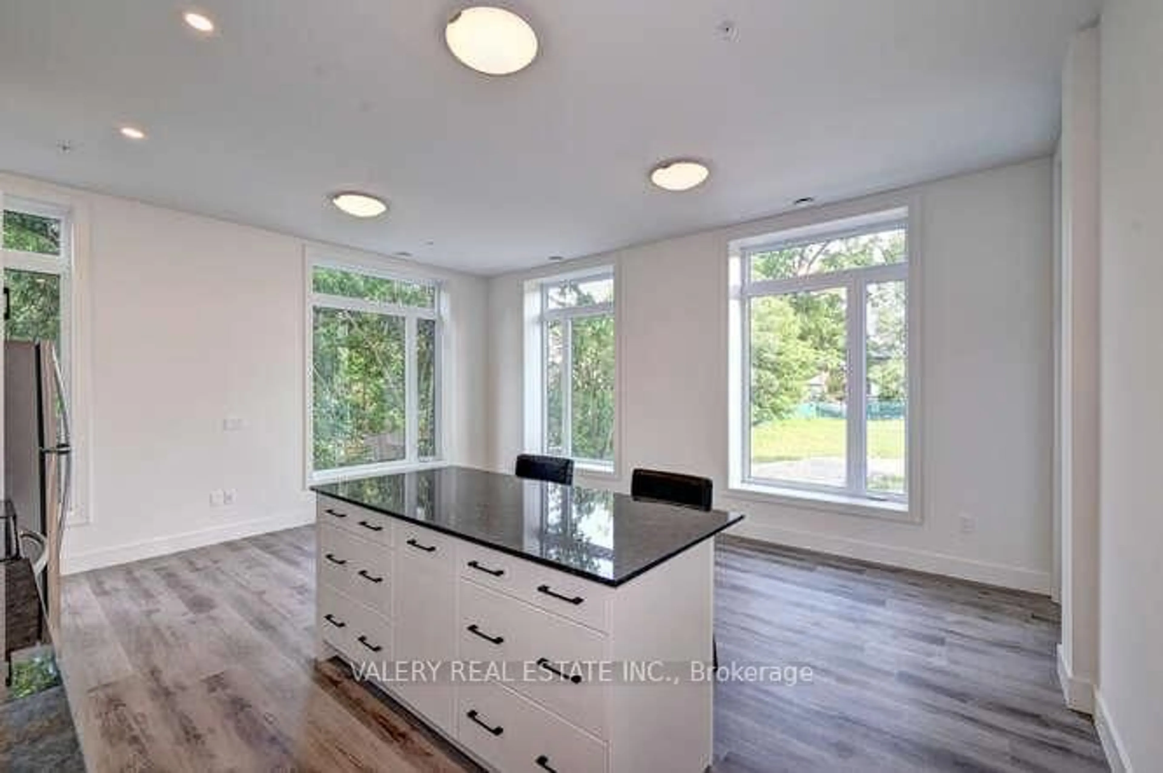 Unknown for 103 Roger St #102, Waterloo Ontario N2J 1A4