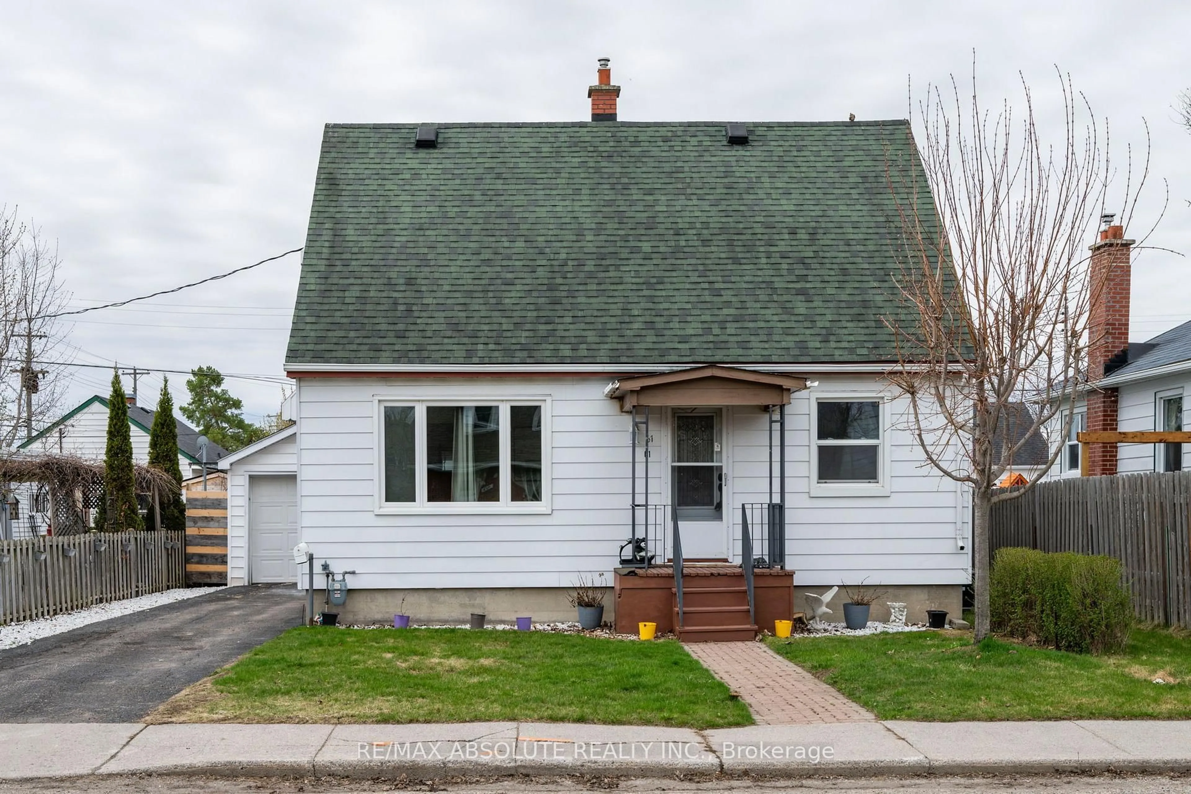 Home with vinyl exterior material, street for 61 Third Ave, Arnprior Ontario K7S 1Y6