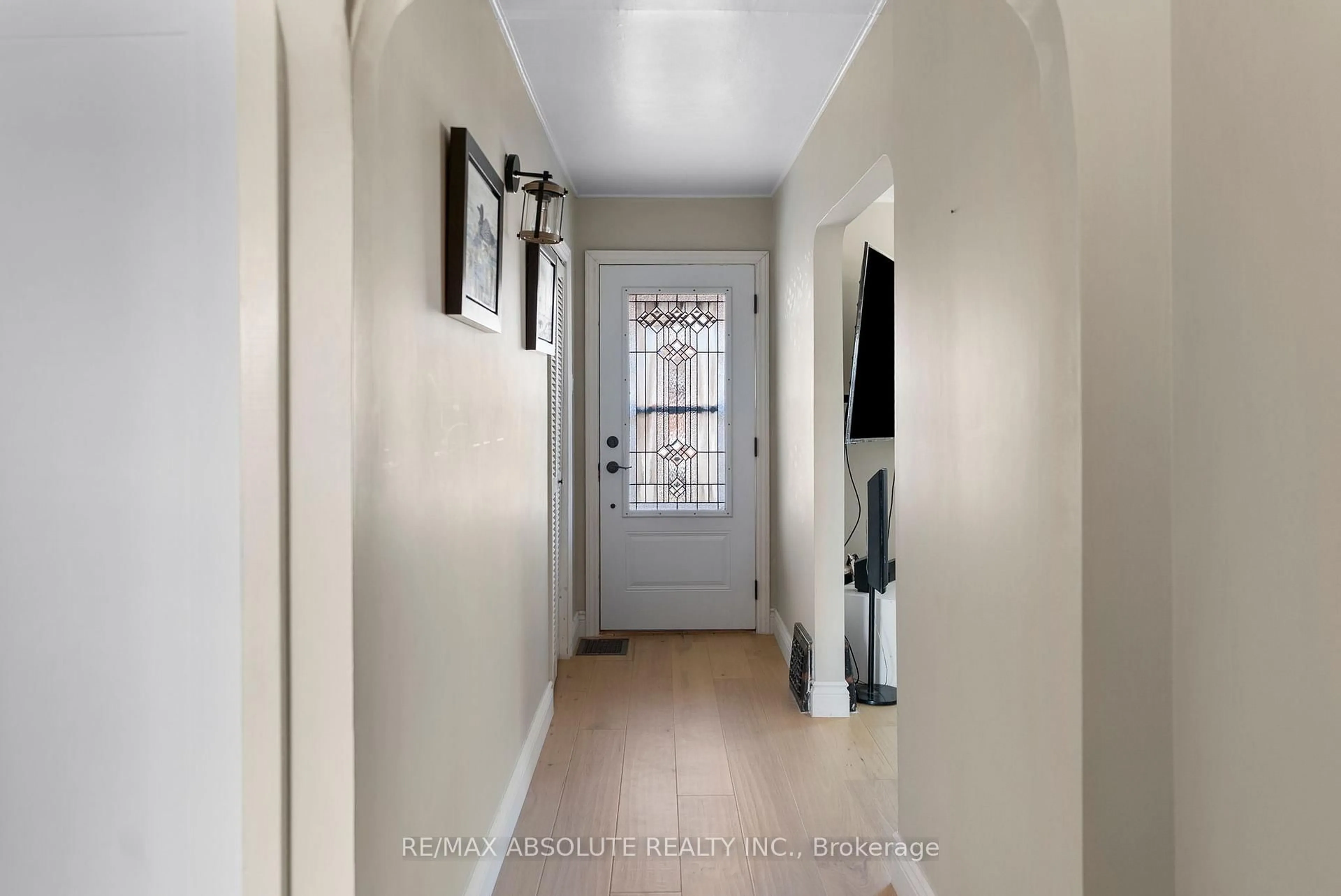 Indoor entryway for 61 Third Ave, Arnprior Ontario K7S 1Y6
