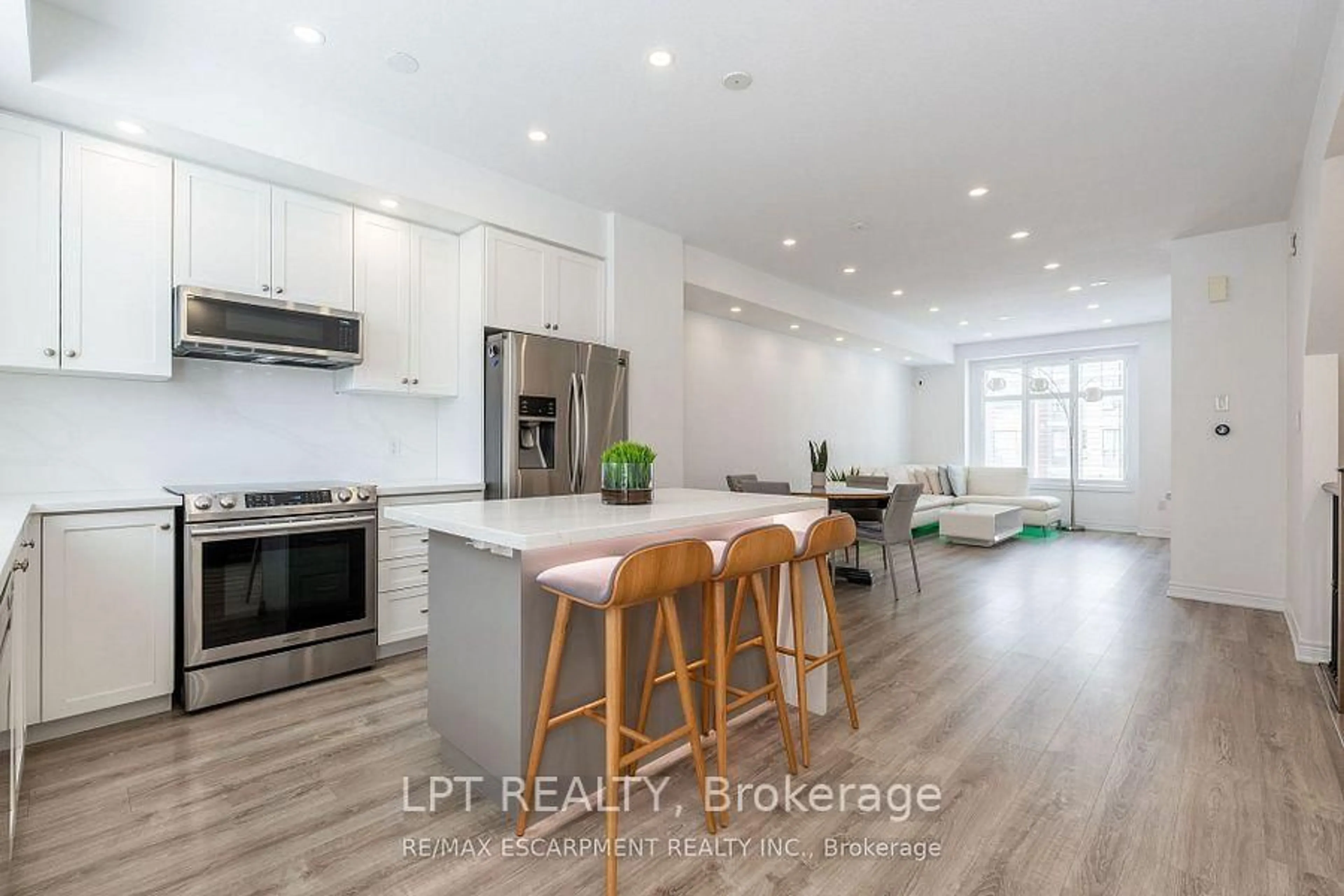 Unknown for 16 Place Polonaise Dr, Grimsby Ontario L3M 0H3